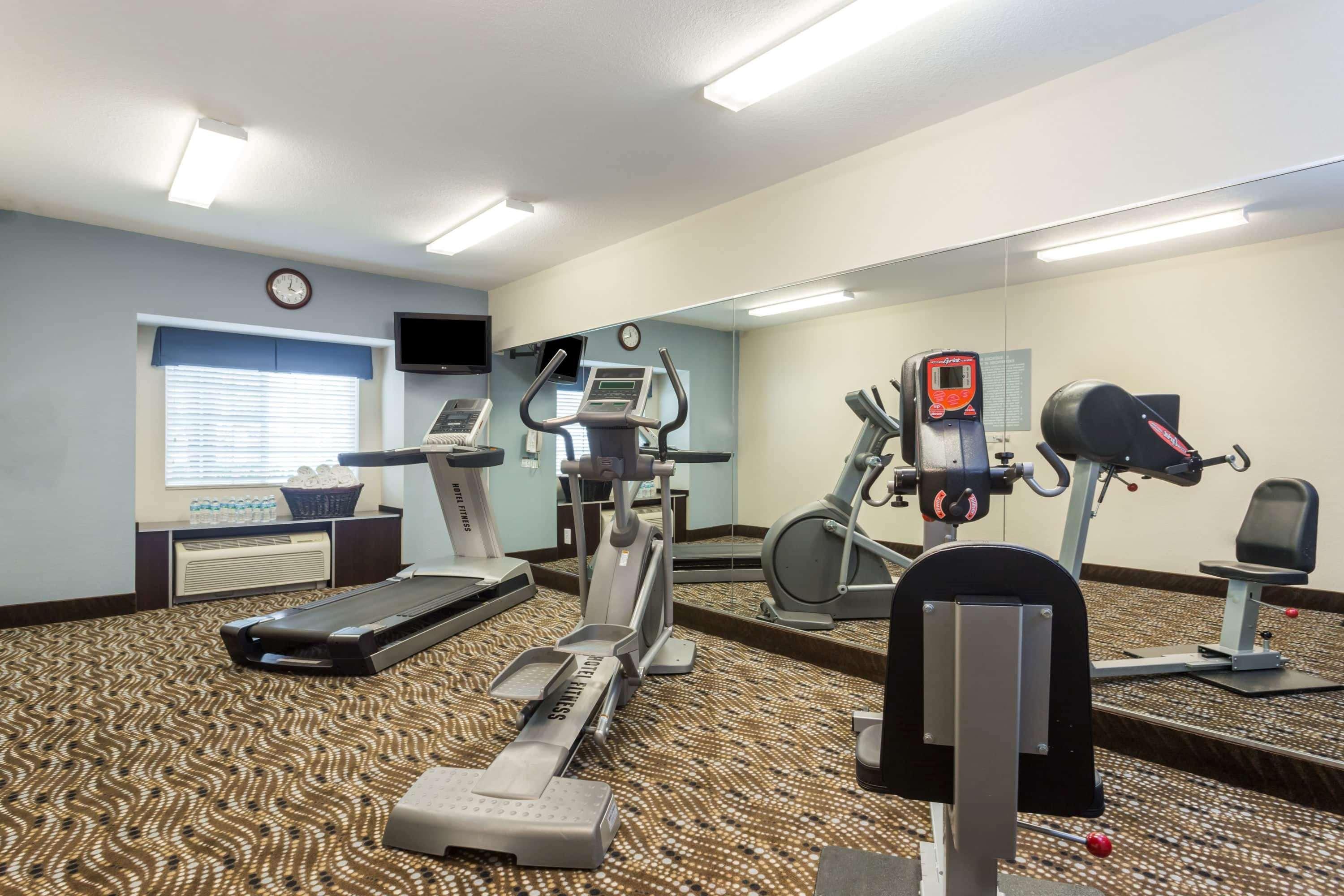 Microtel & By Wyndham Spring Hill/weeki Wachee