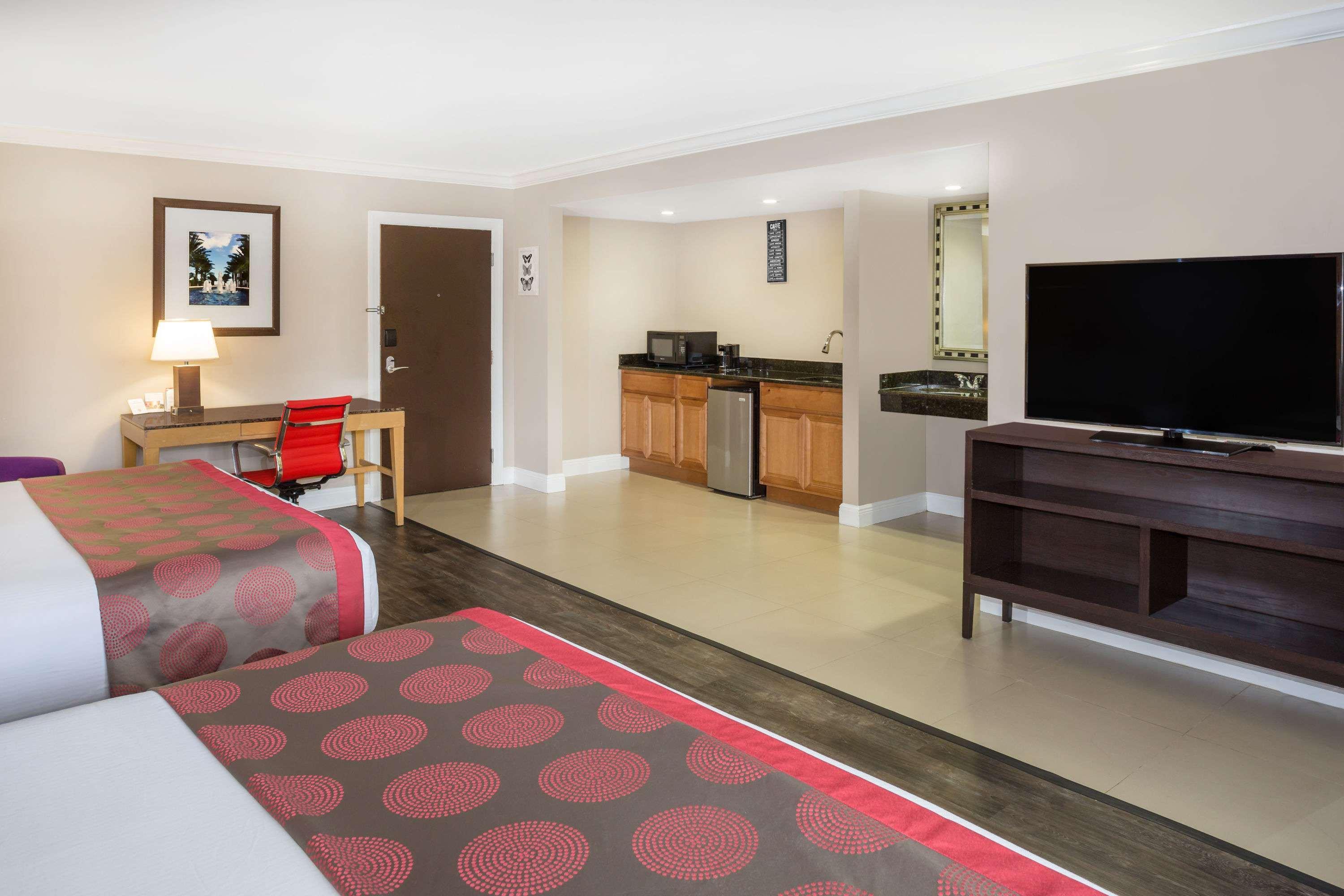 Ramada By Wyndham Miami Springs/miami International Airport Hotel