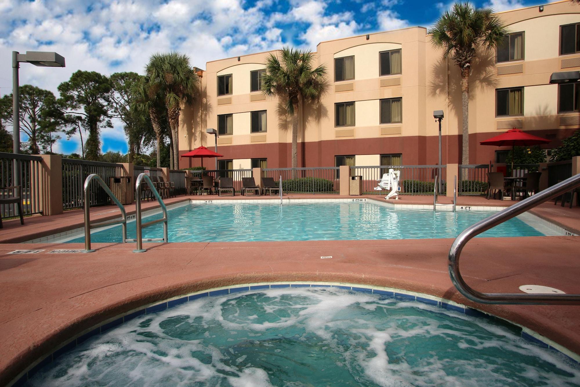 Hotel Red Roof Plus+ 3*