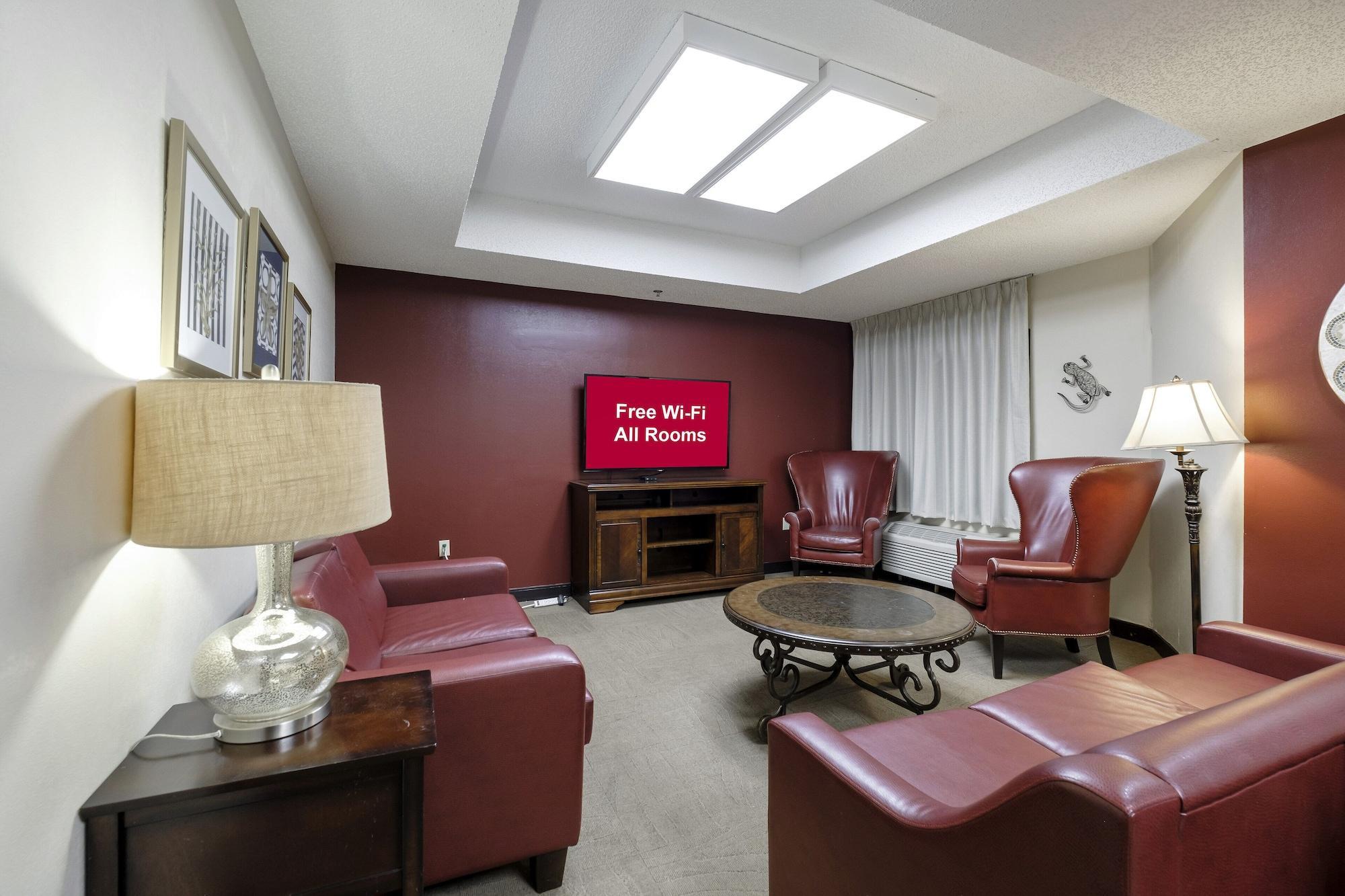 Red Roof Plus+ Hotel 3*
