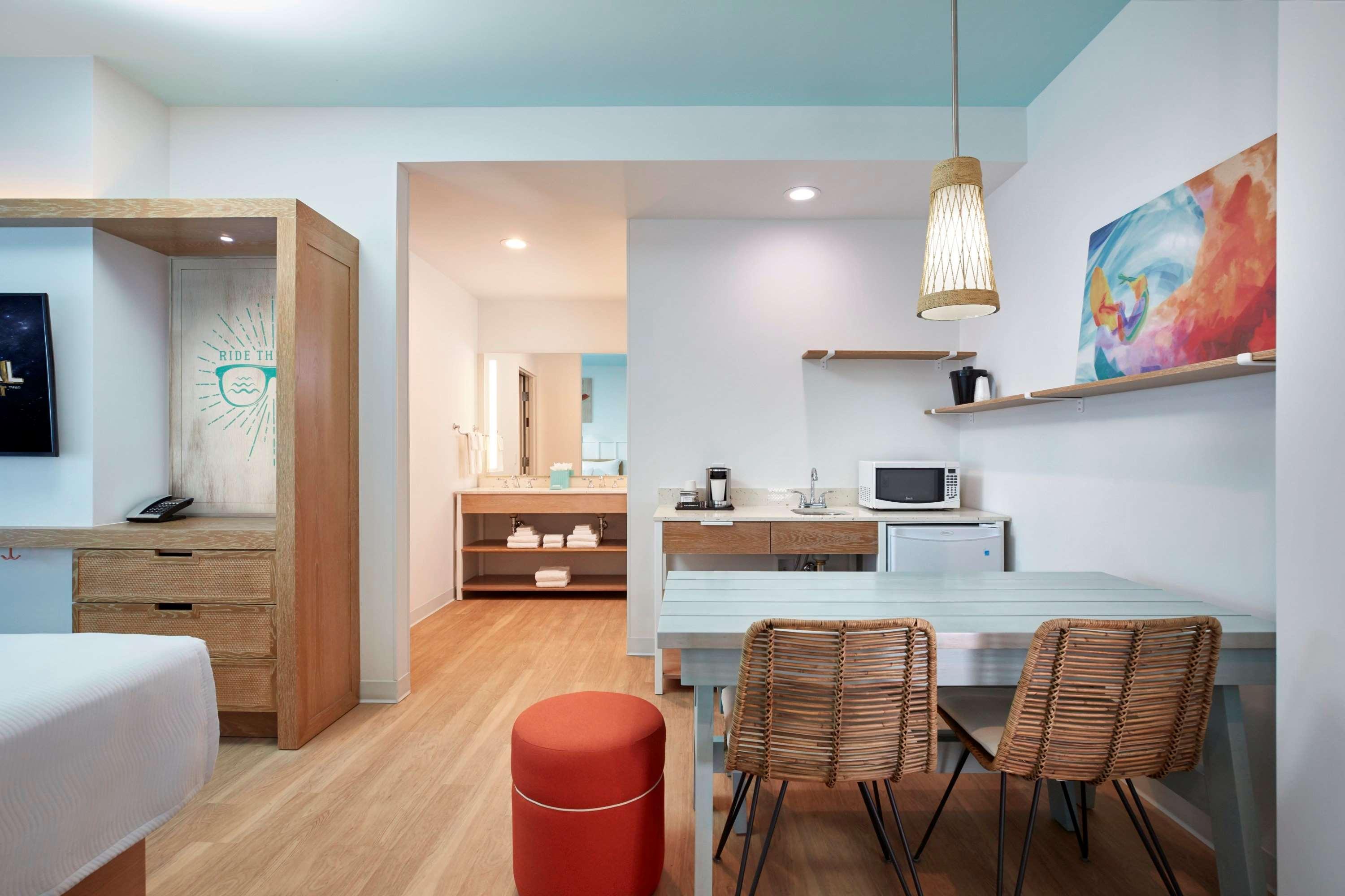 Universal's Endless Summer - Surfside And 3* Orlando