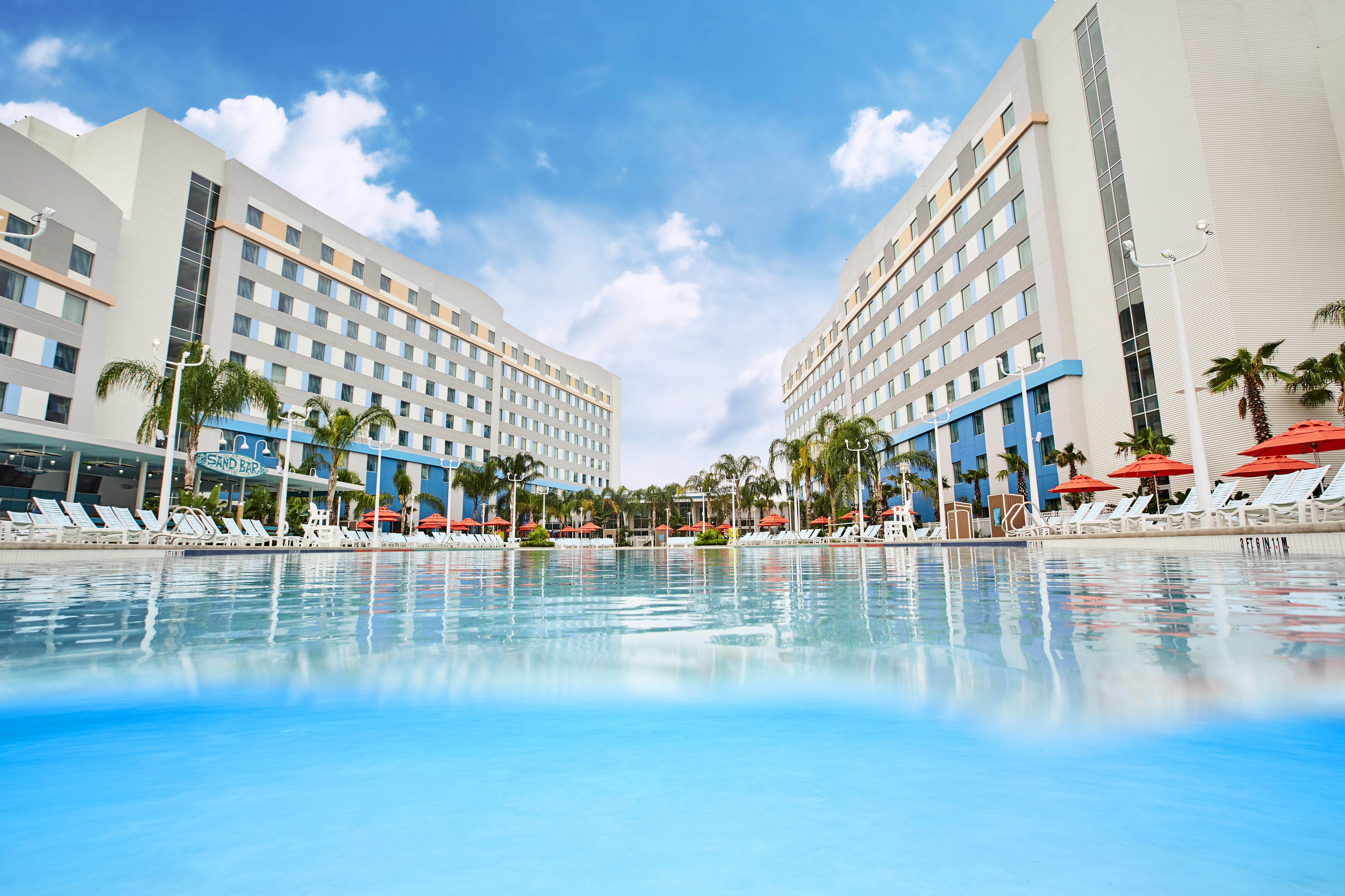 Universal's Endless Summer - Surfside And Orlando