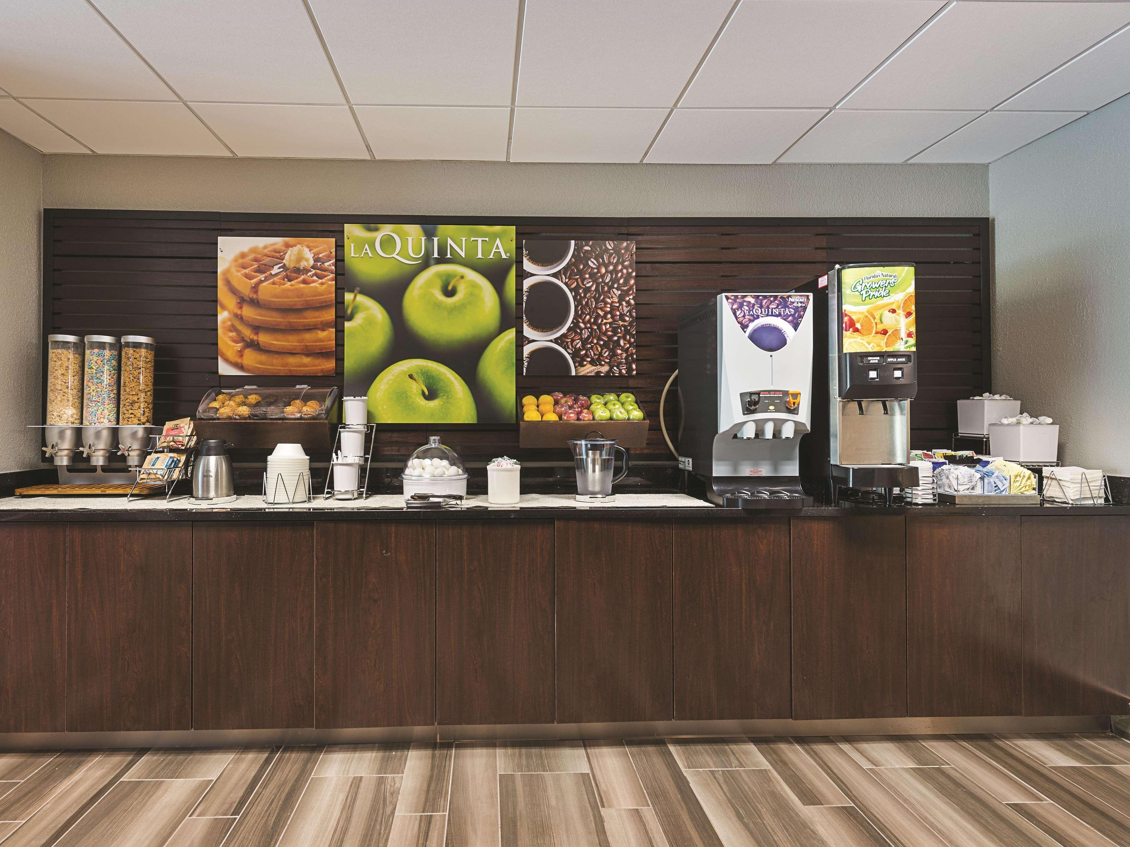 La Quinta By Wyndham At Sw 6th St Hotel