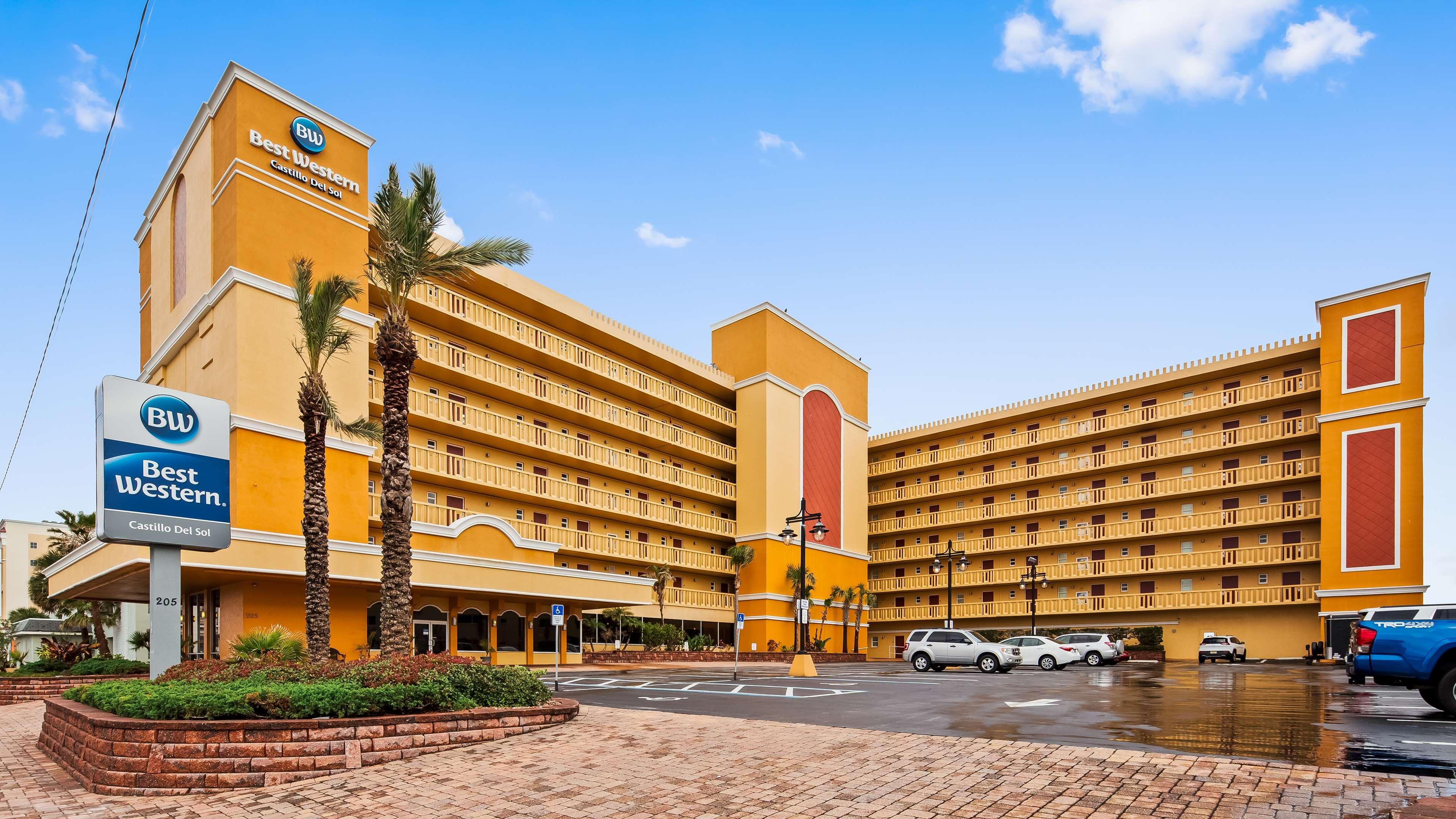 Spark By Hilton Ormond Oceanfront 3*