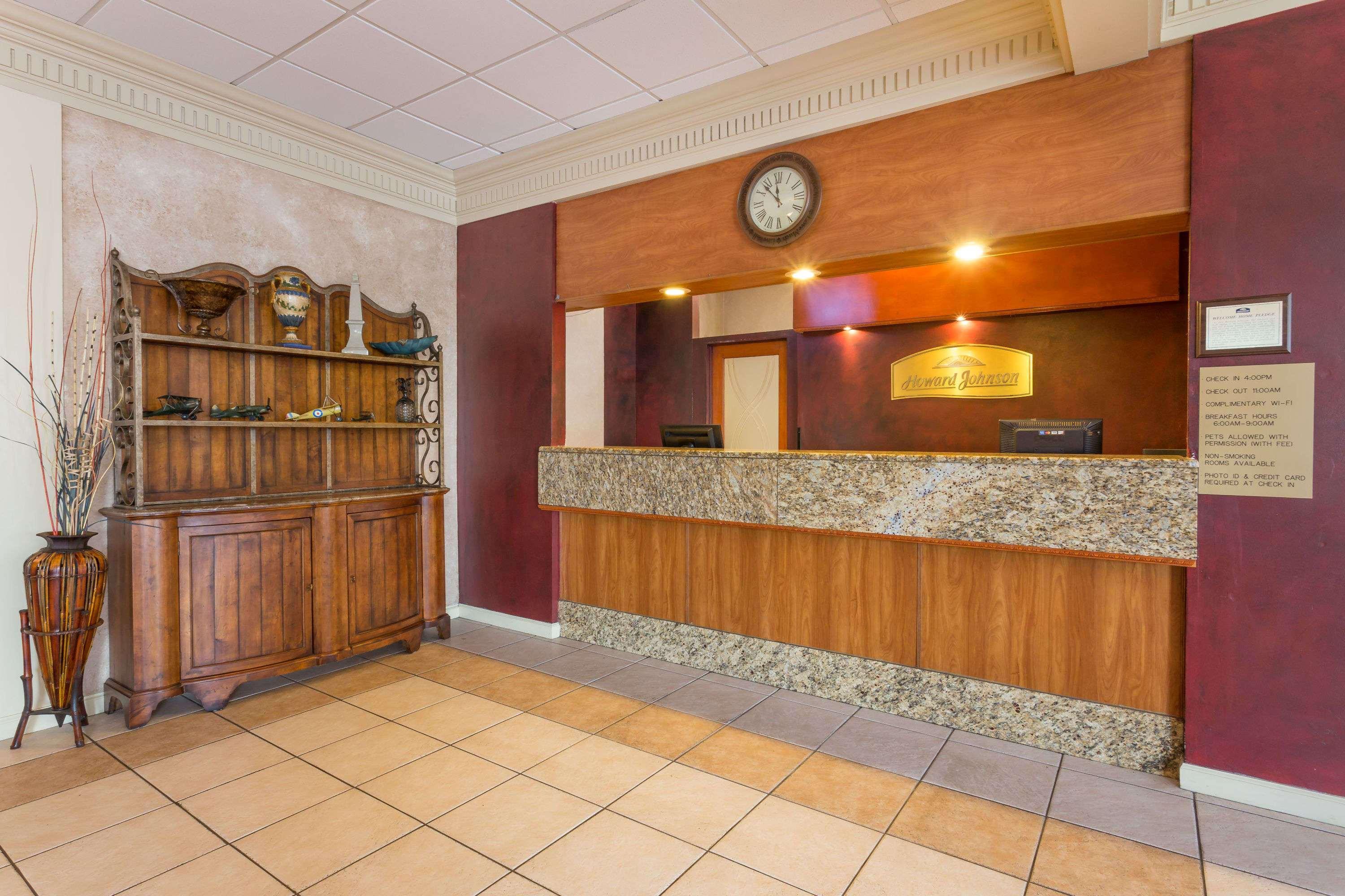 Howard Johnson By Wyndham Motel Lakeland