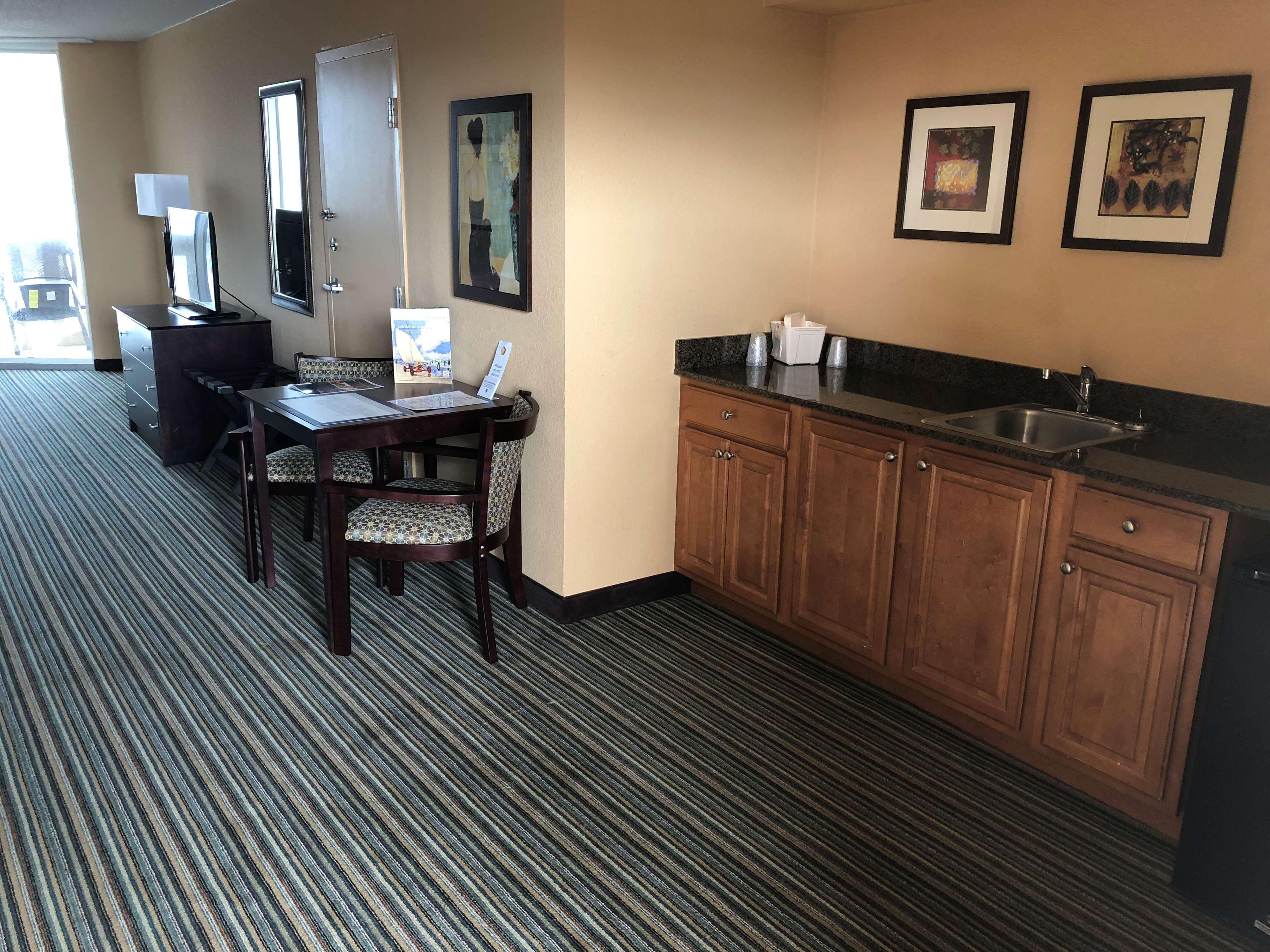 Spark By Hilton Ormond Oceanfront 3*