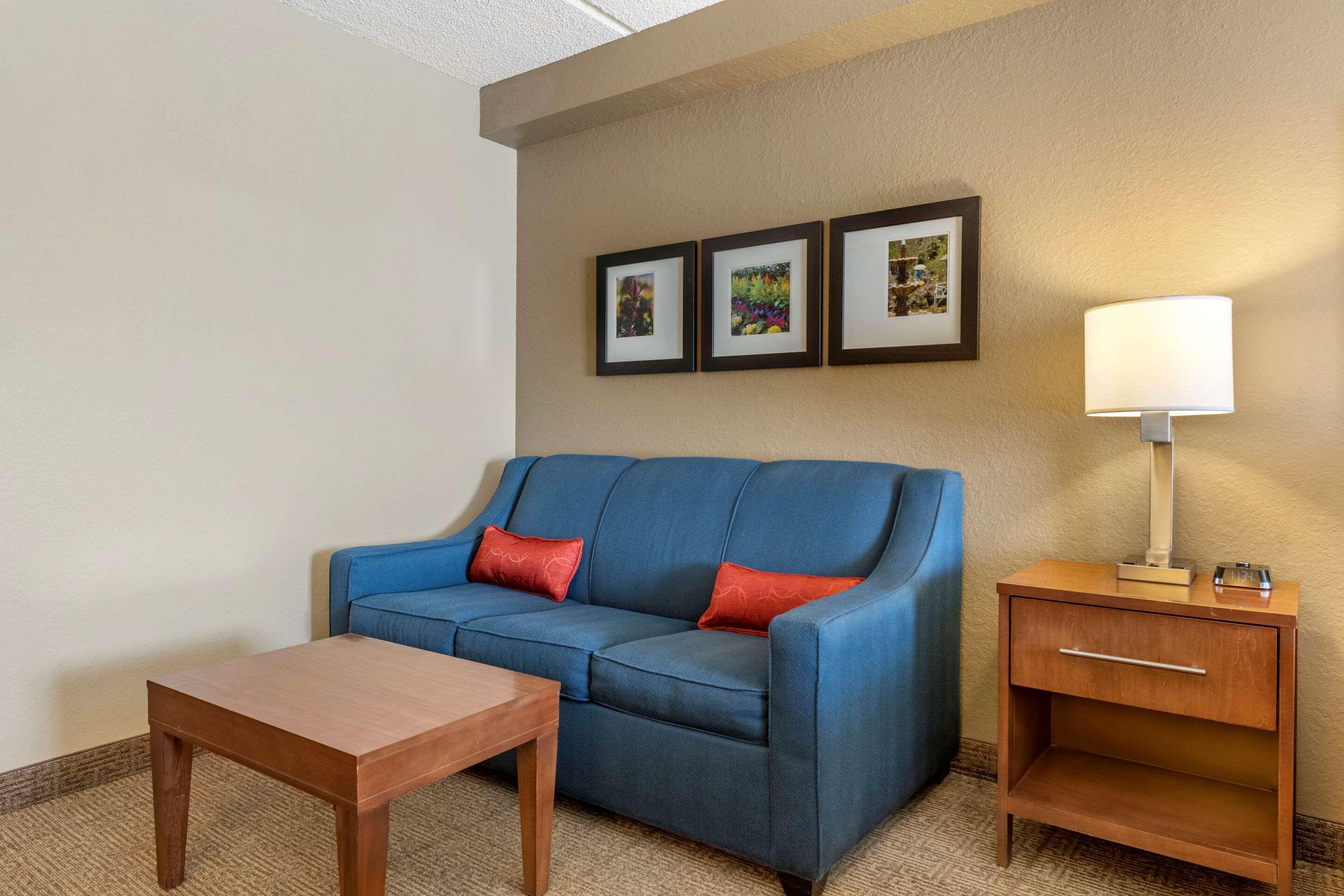 Comfort & Orlando North Hotel 3*