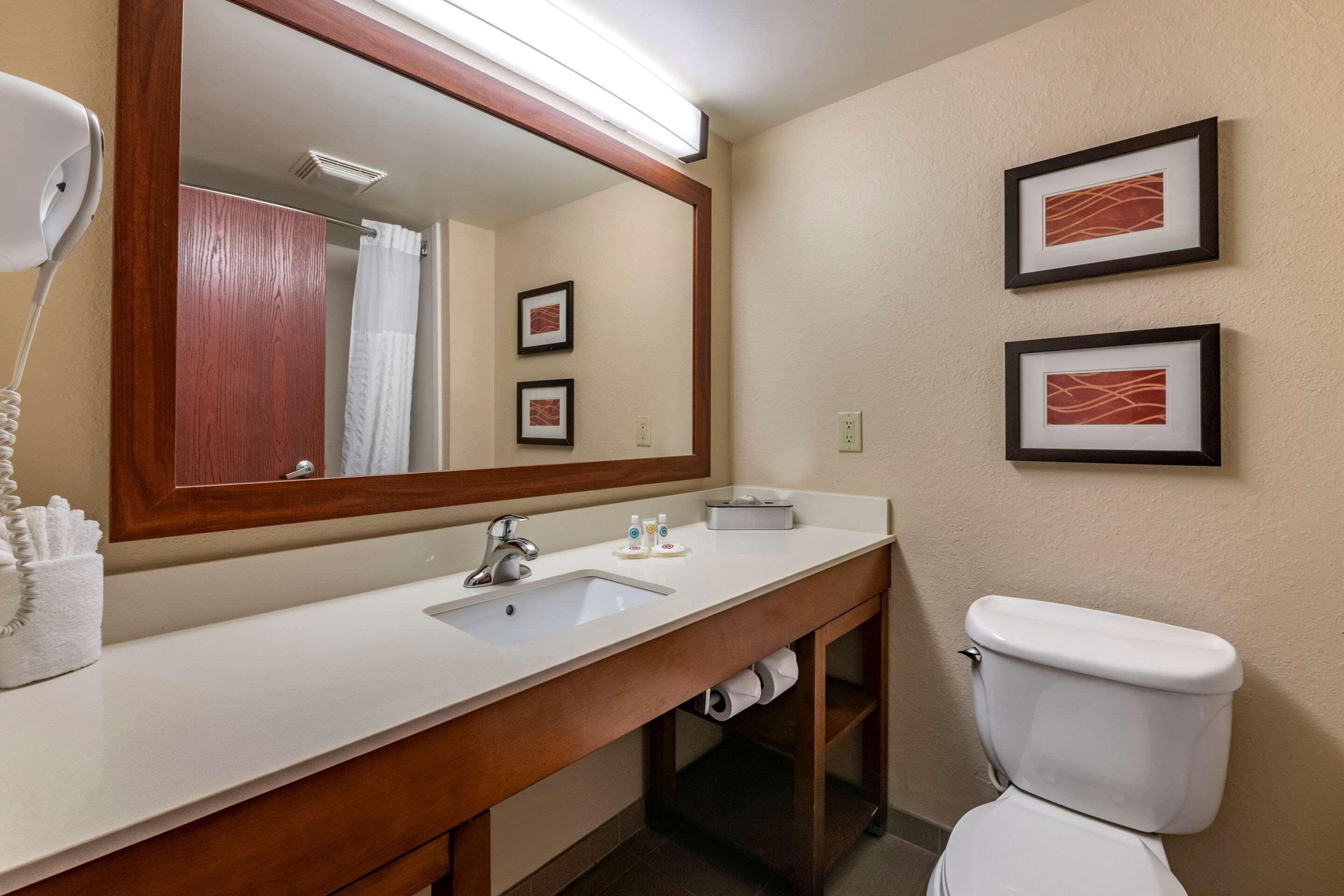 Comfort & Orlando North Hotel