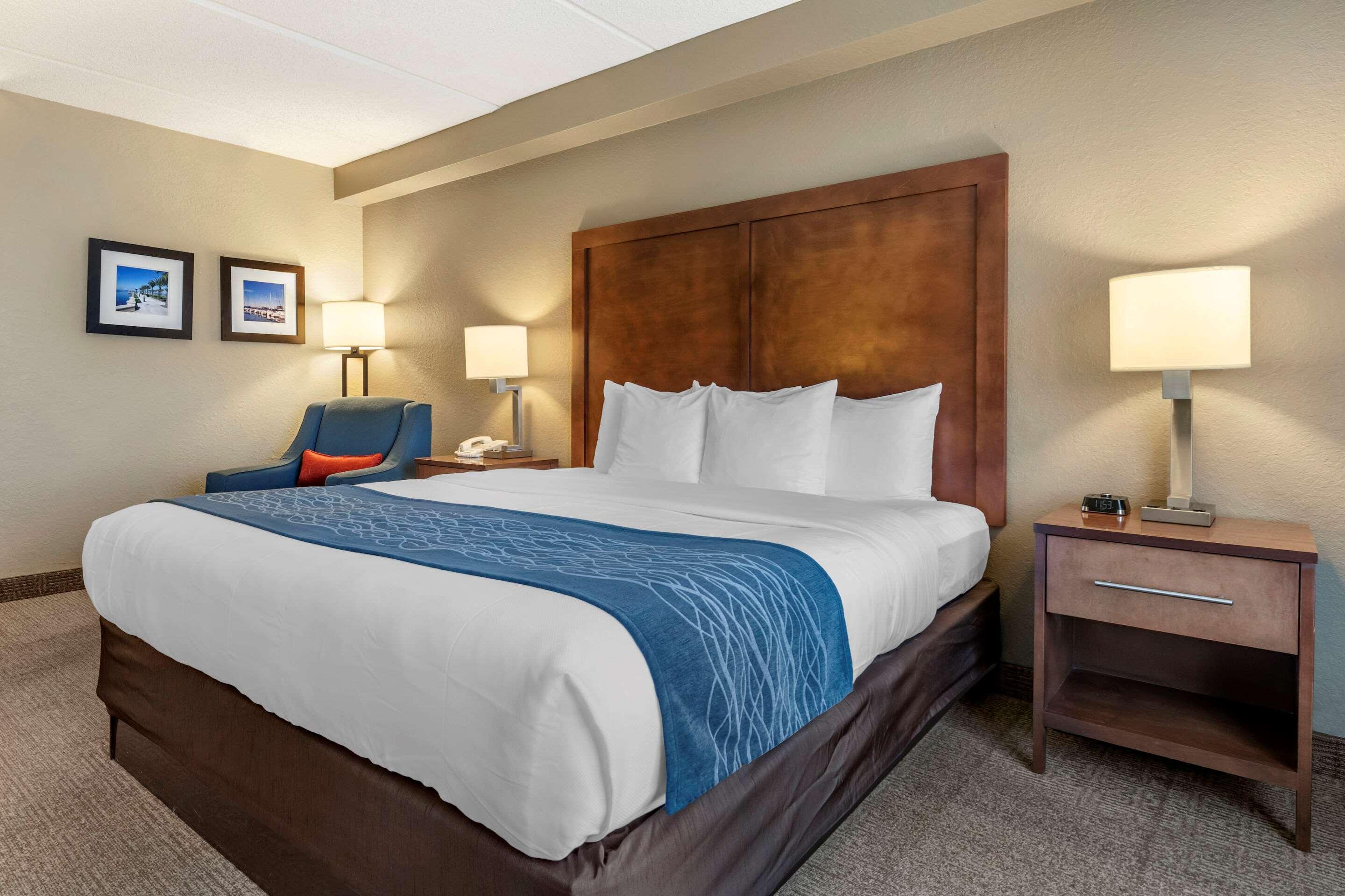 Comfort & Orlando North Hotel