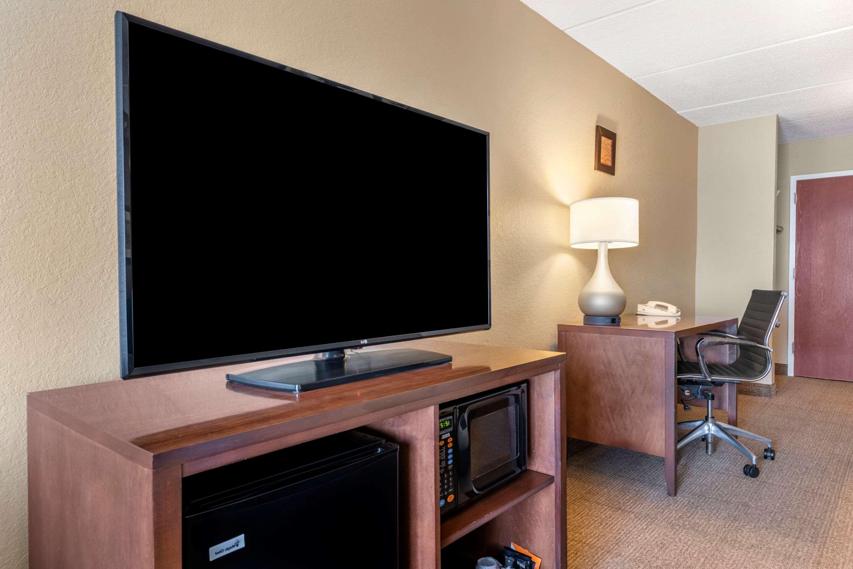 Comfort & Orlando North Hotel