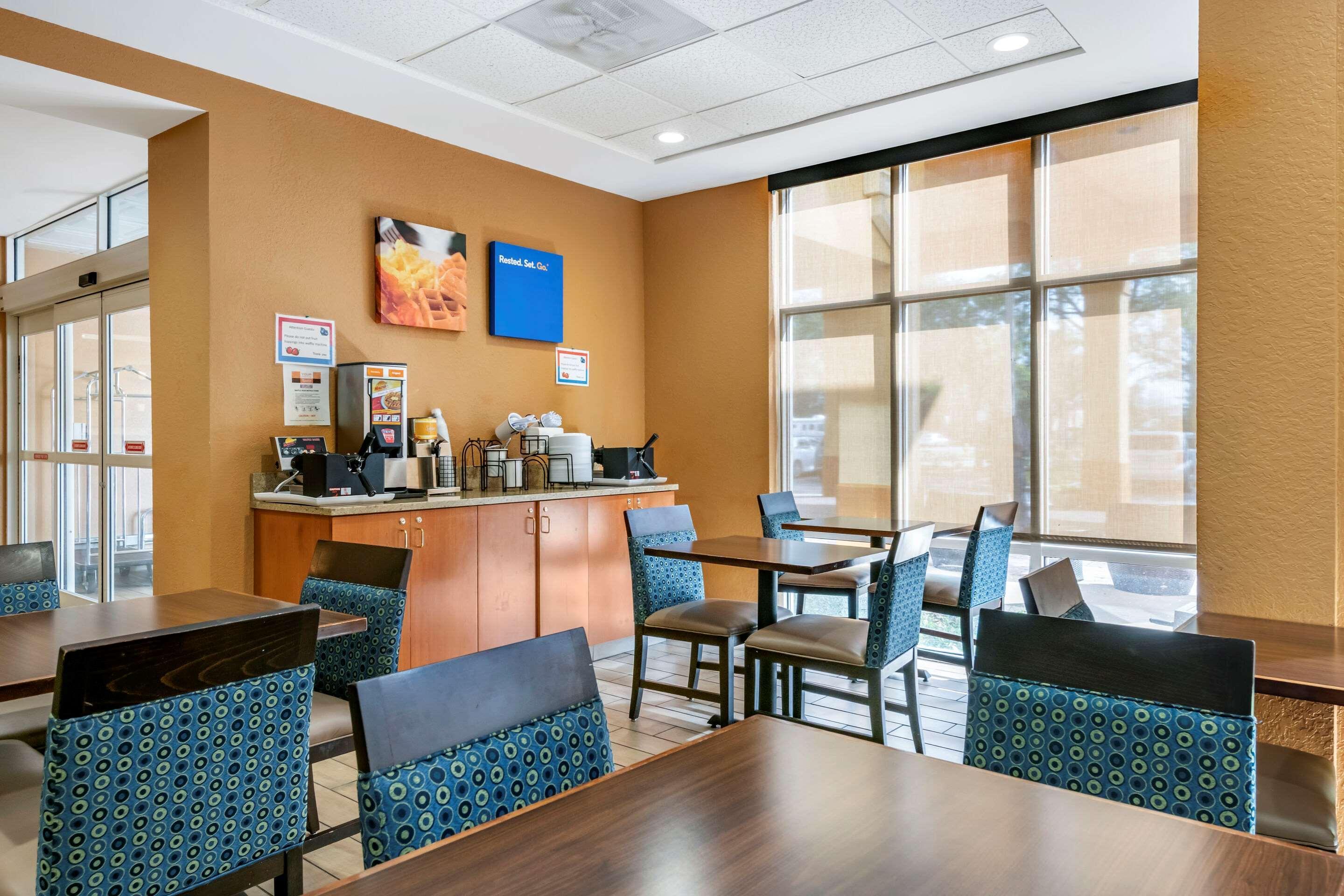 Comfort & Orlando North Hotel 3*