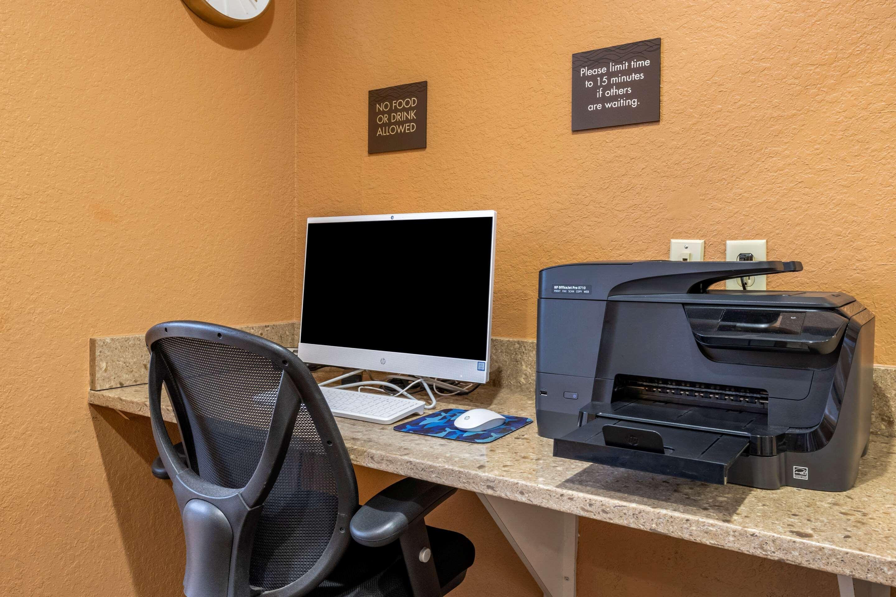 Comfort & Orlando North Hotel