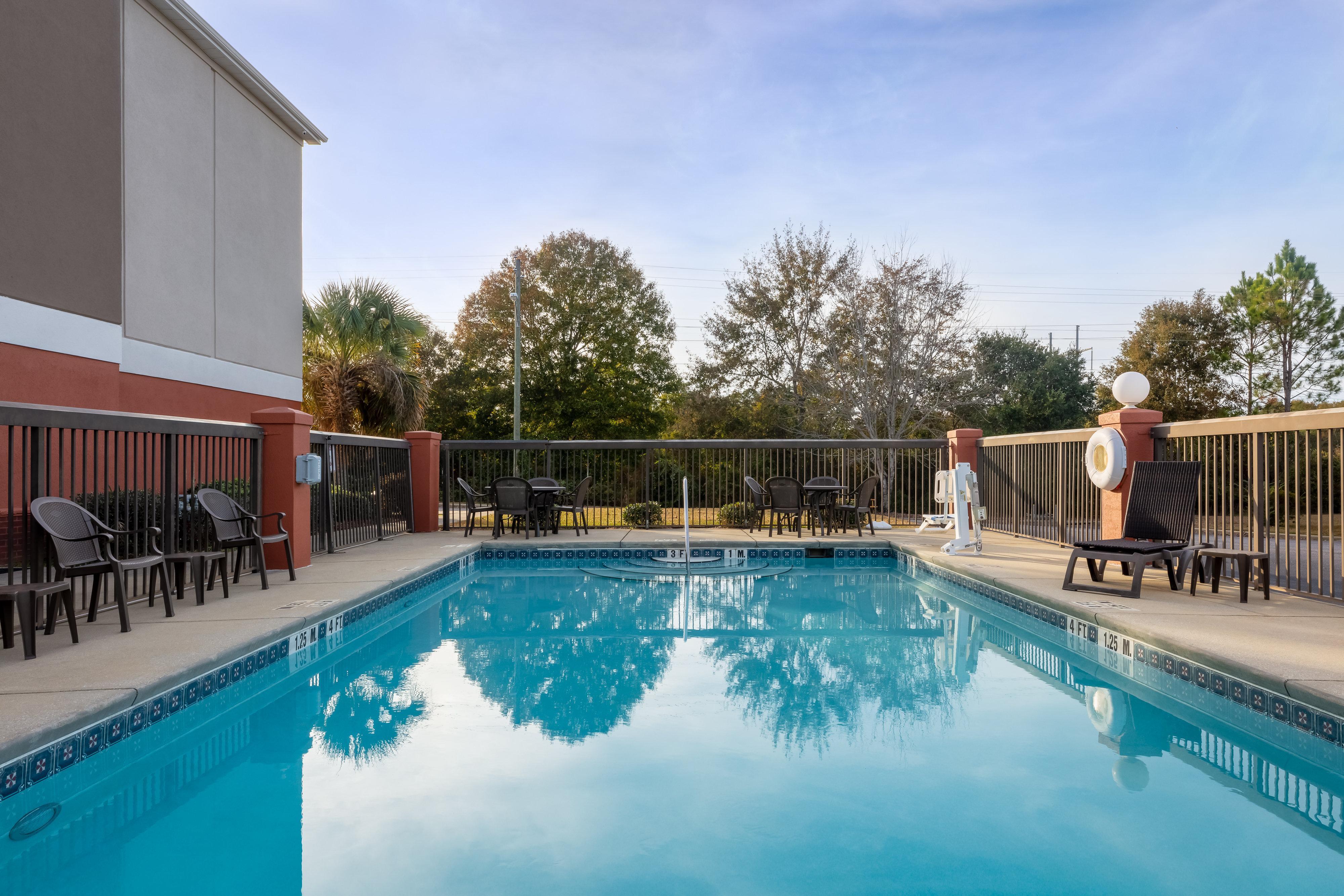 Express & East I-10 By Ihg Hotel Milton