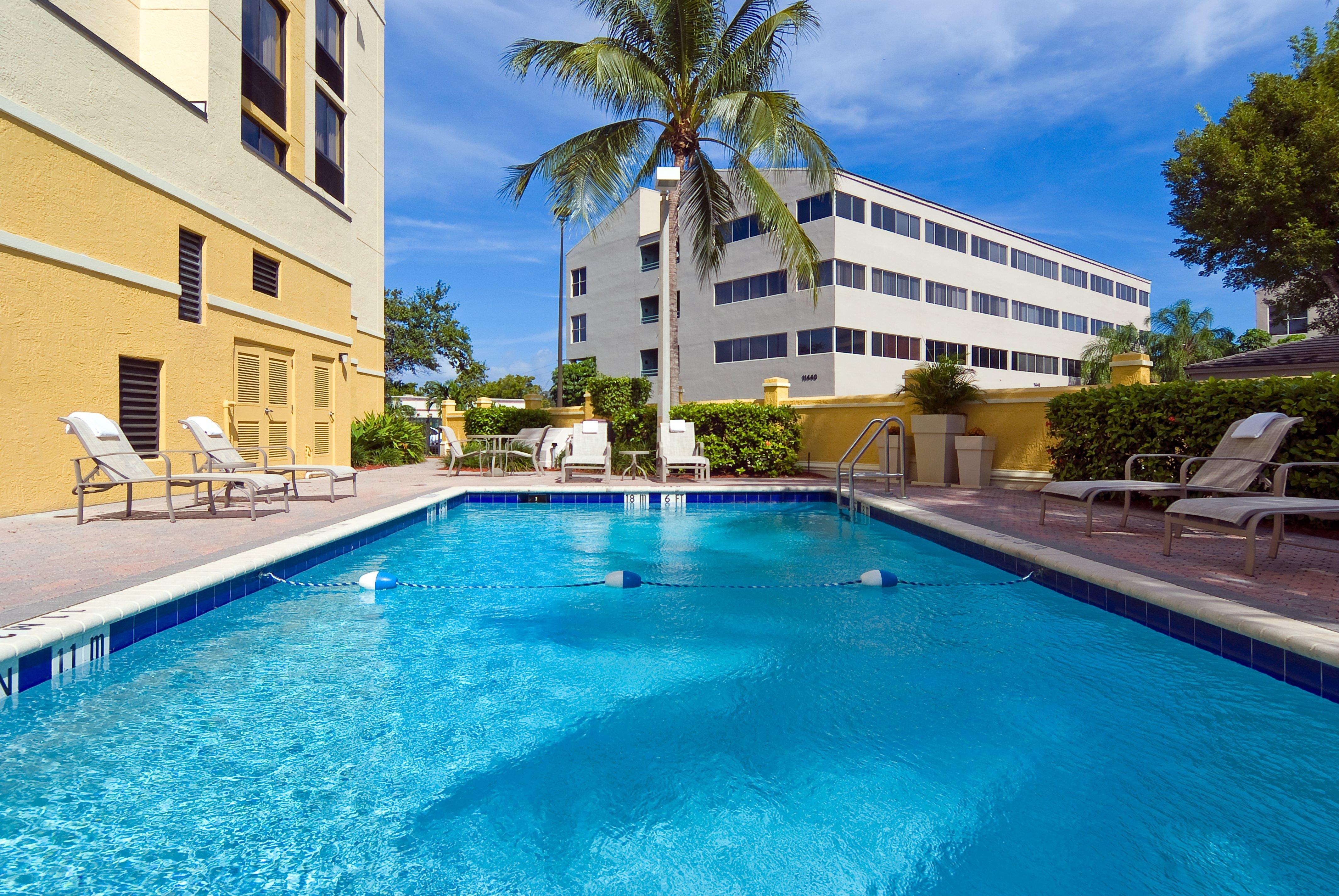 Express & East-miami By Ihg Hotel 2*