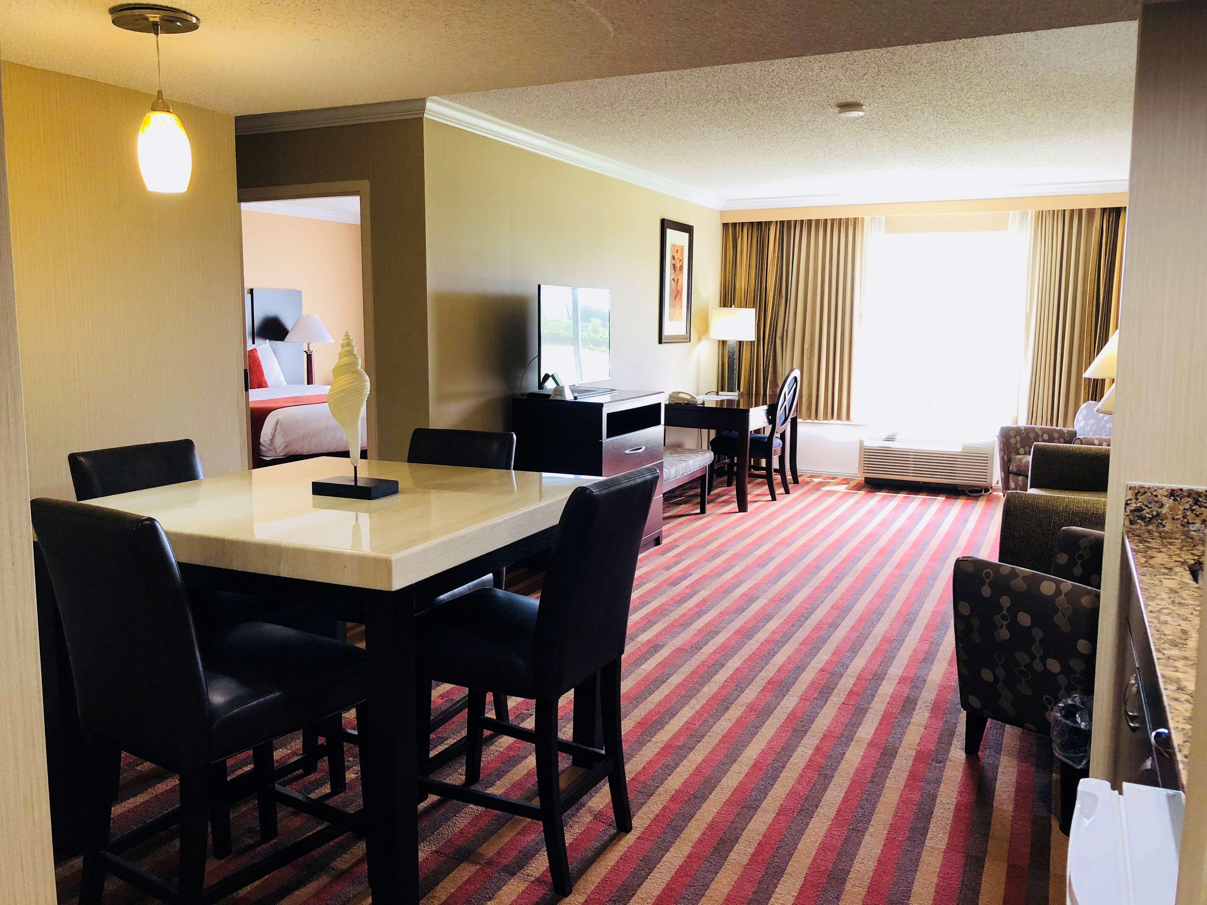 Western Ambassador Hotel 3*