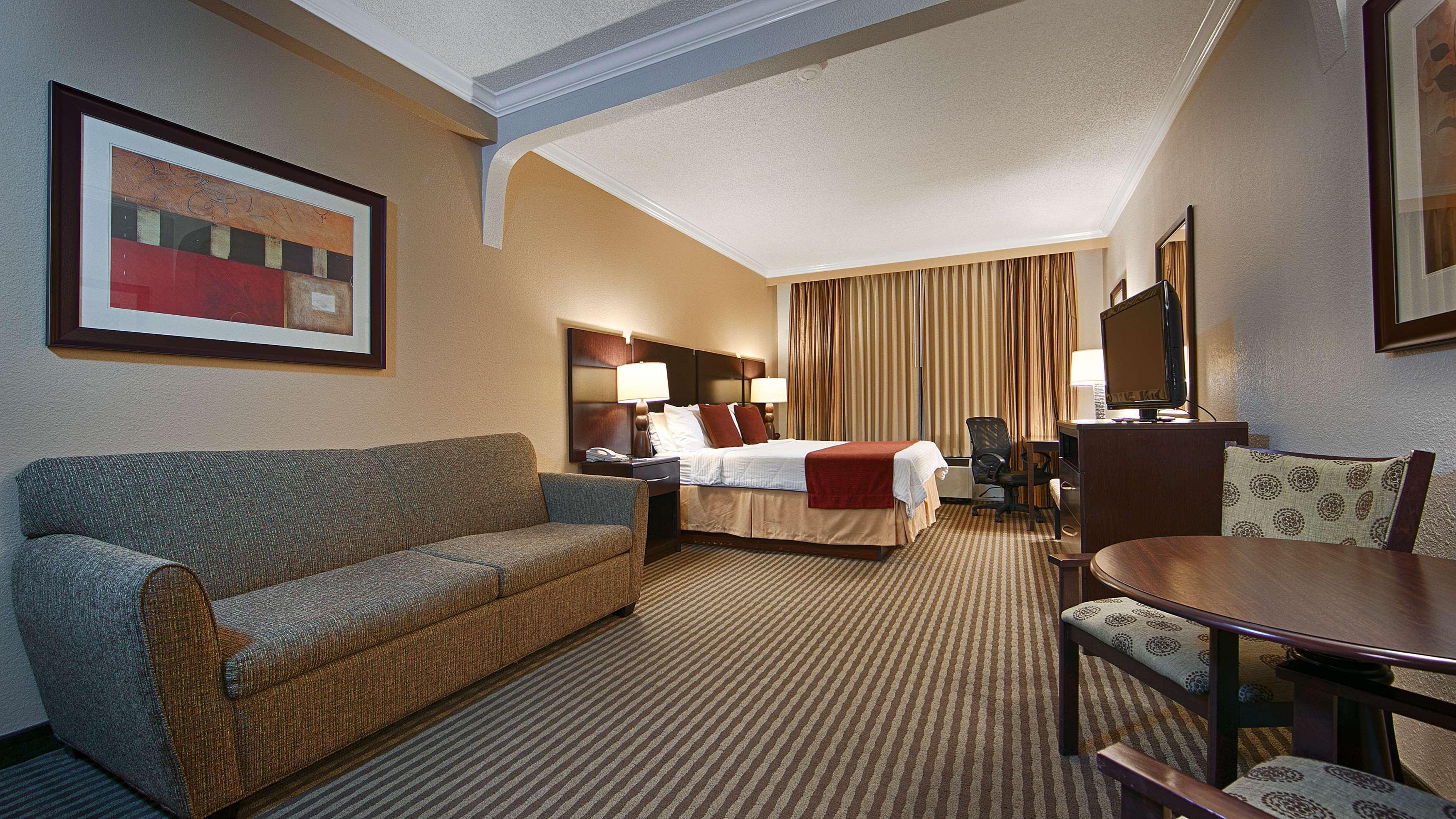 Western Ambassador Hotel 3*