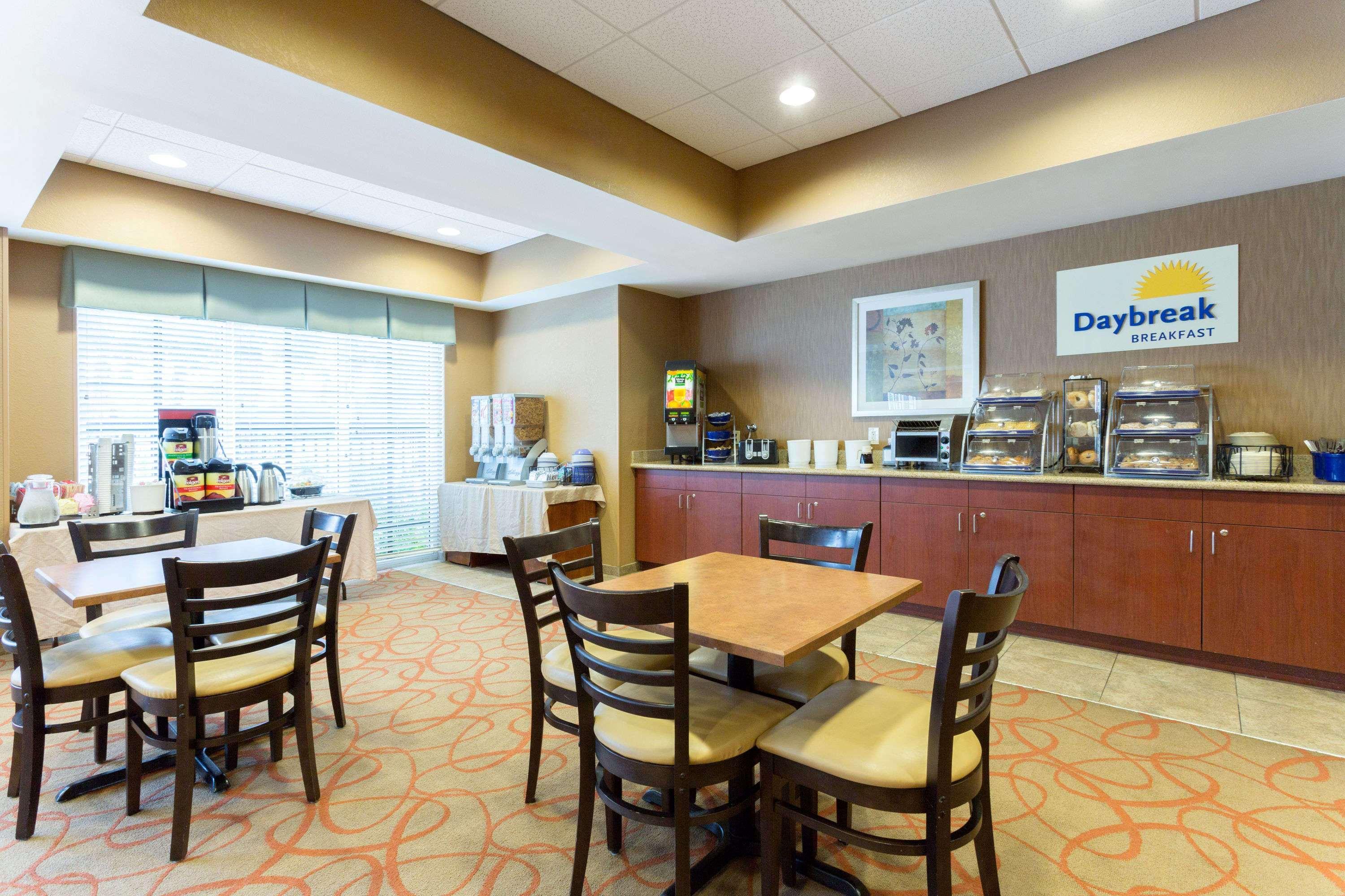 Hotel & Suites-i-95 Palm Coast