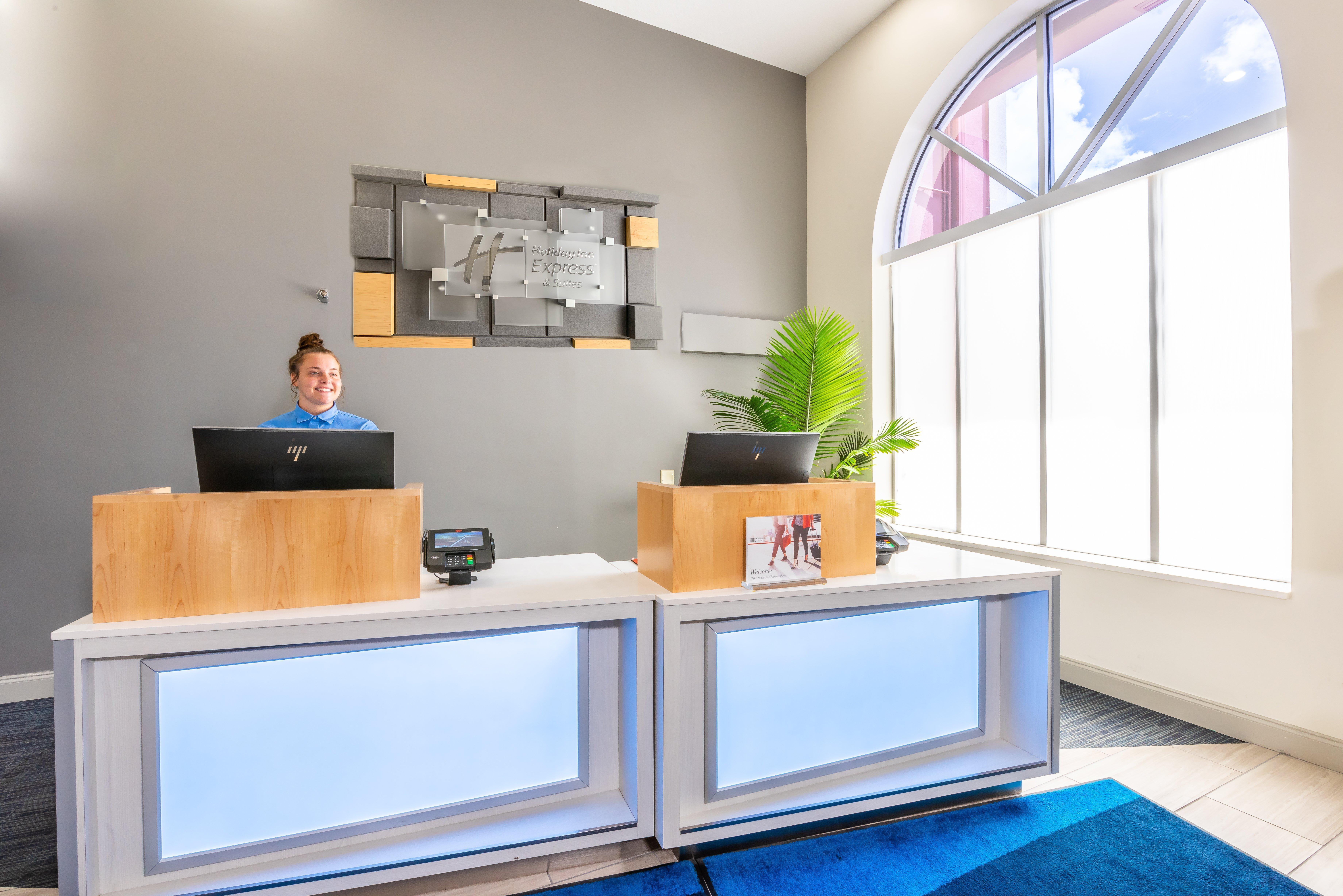 Express & West By Ihg Hotel 2*