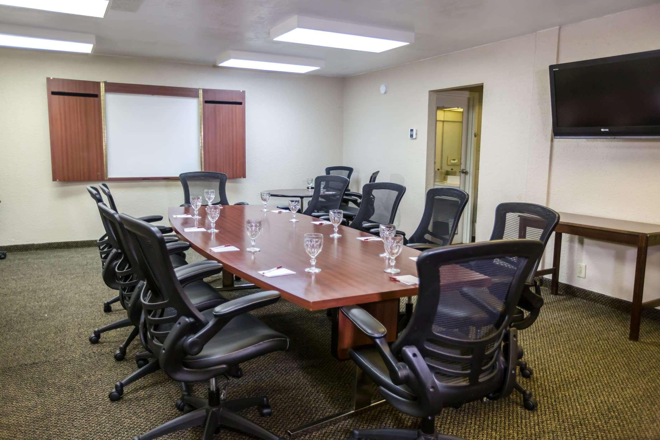 Hotel Ramada By Wyndham & Conference Center