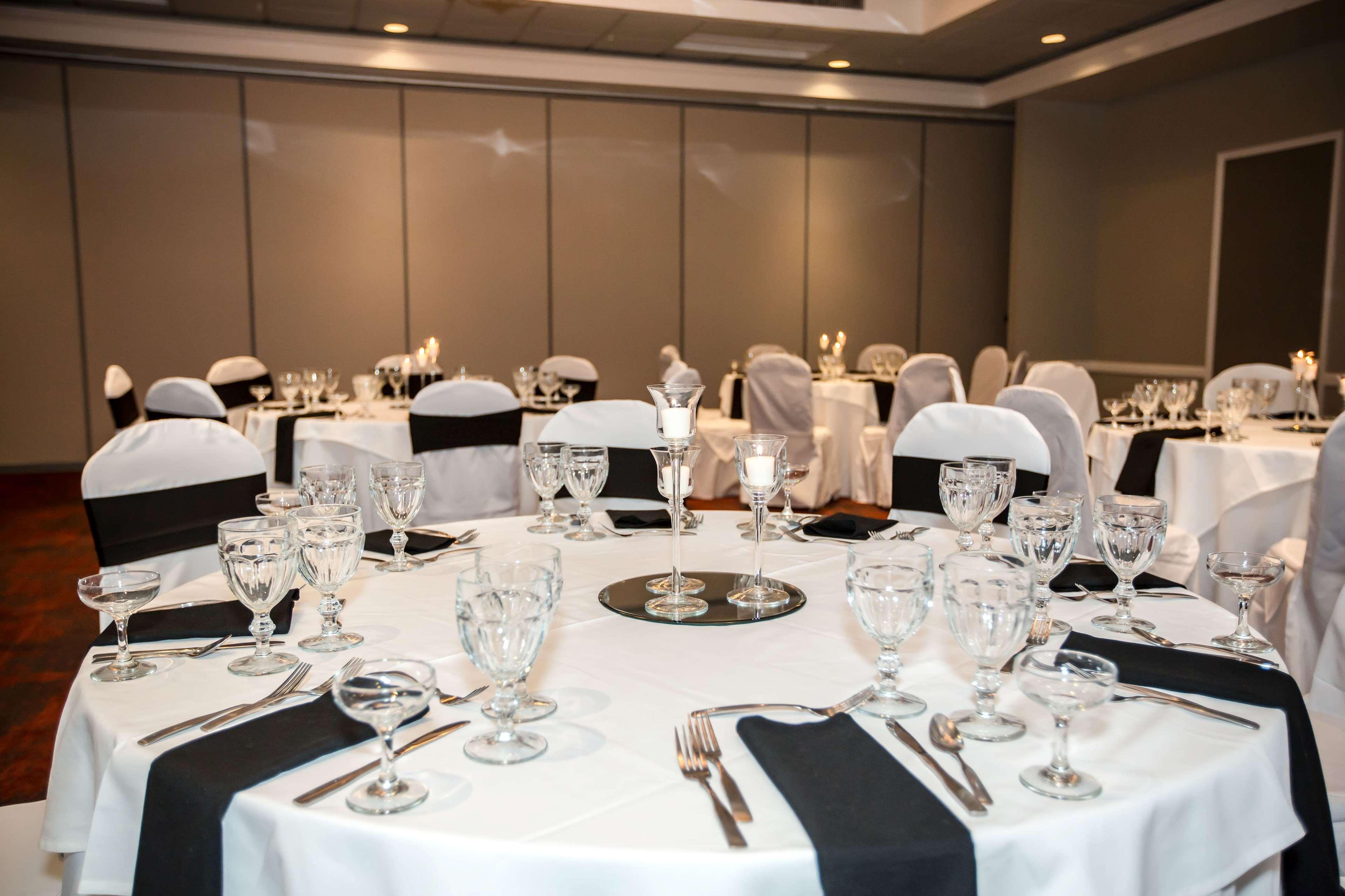 Hotel Ramada By Wyndham & Conference Center 3*