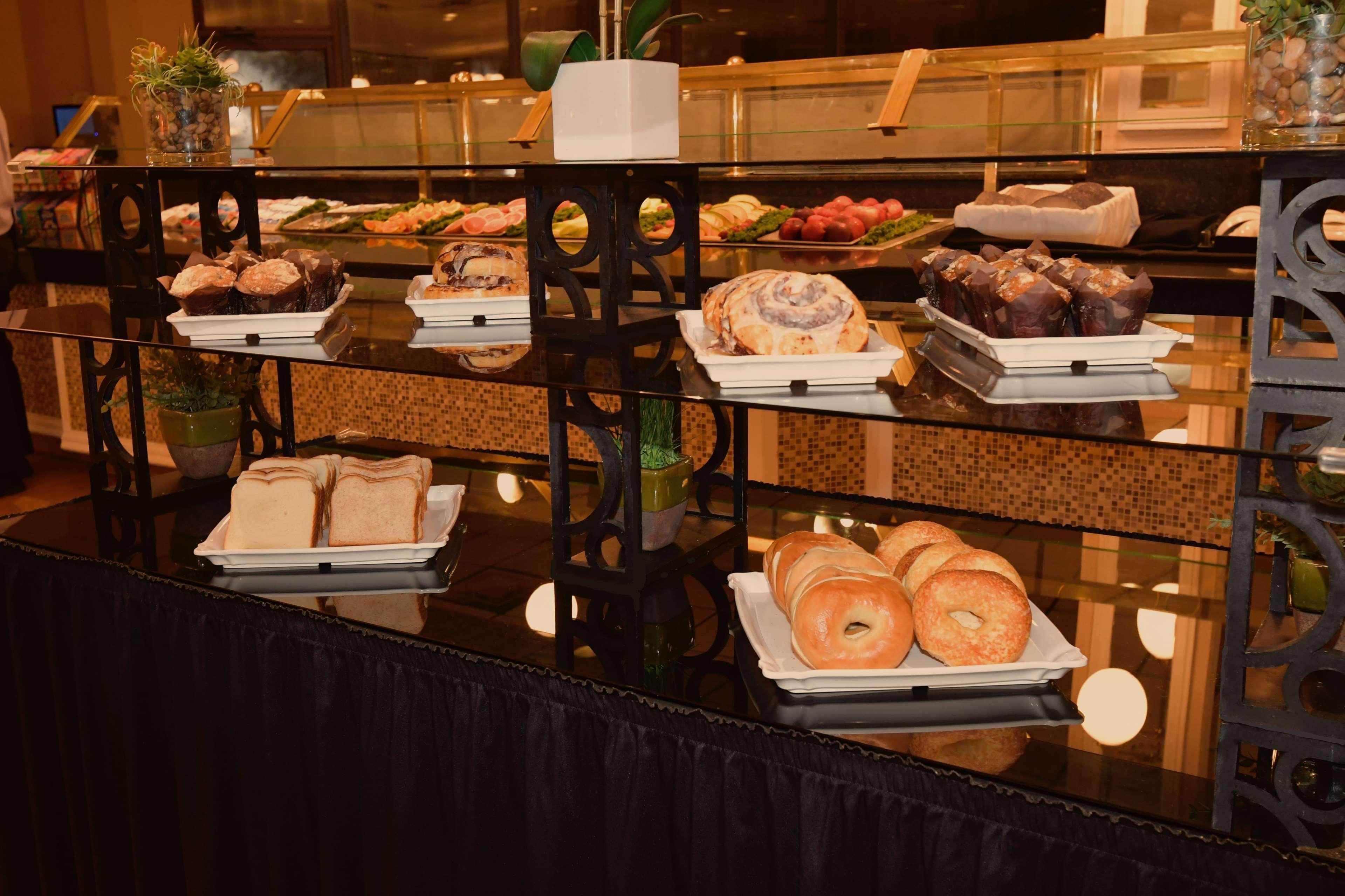 Ramada By Wyndham & Conference Center 3*