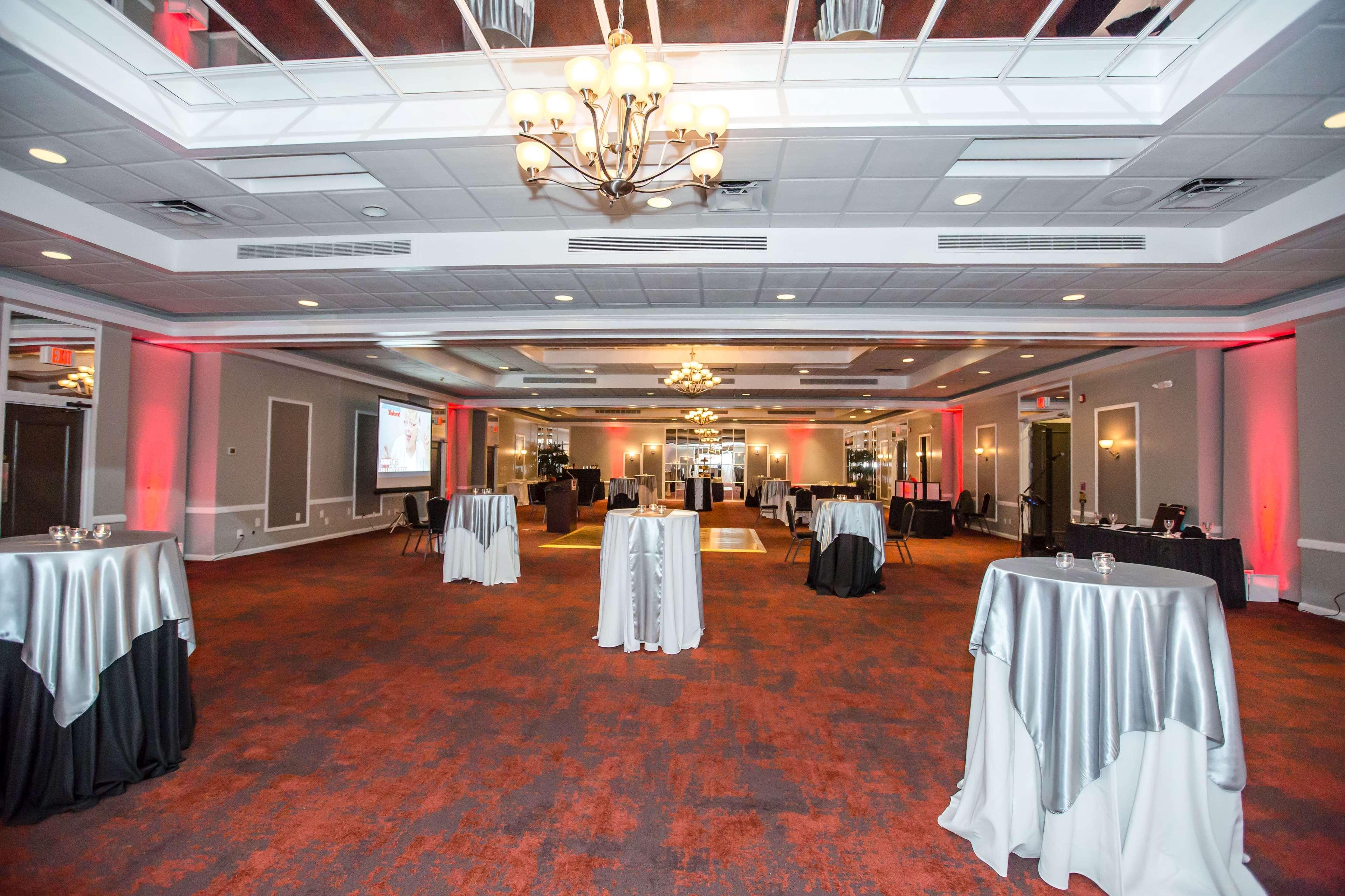 Ramada By Wyndham & Conference Center Jacksonville