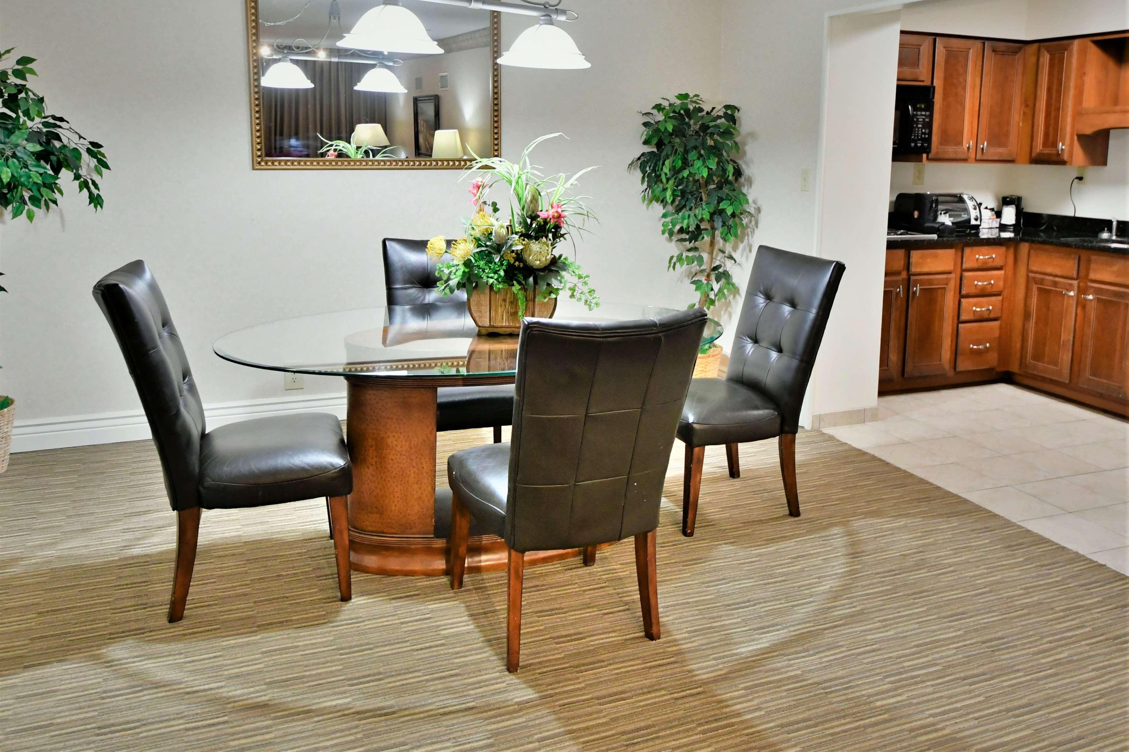 Hotel Ramada By Wyndham & Conference Center 3*