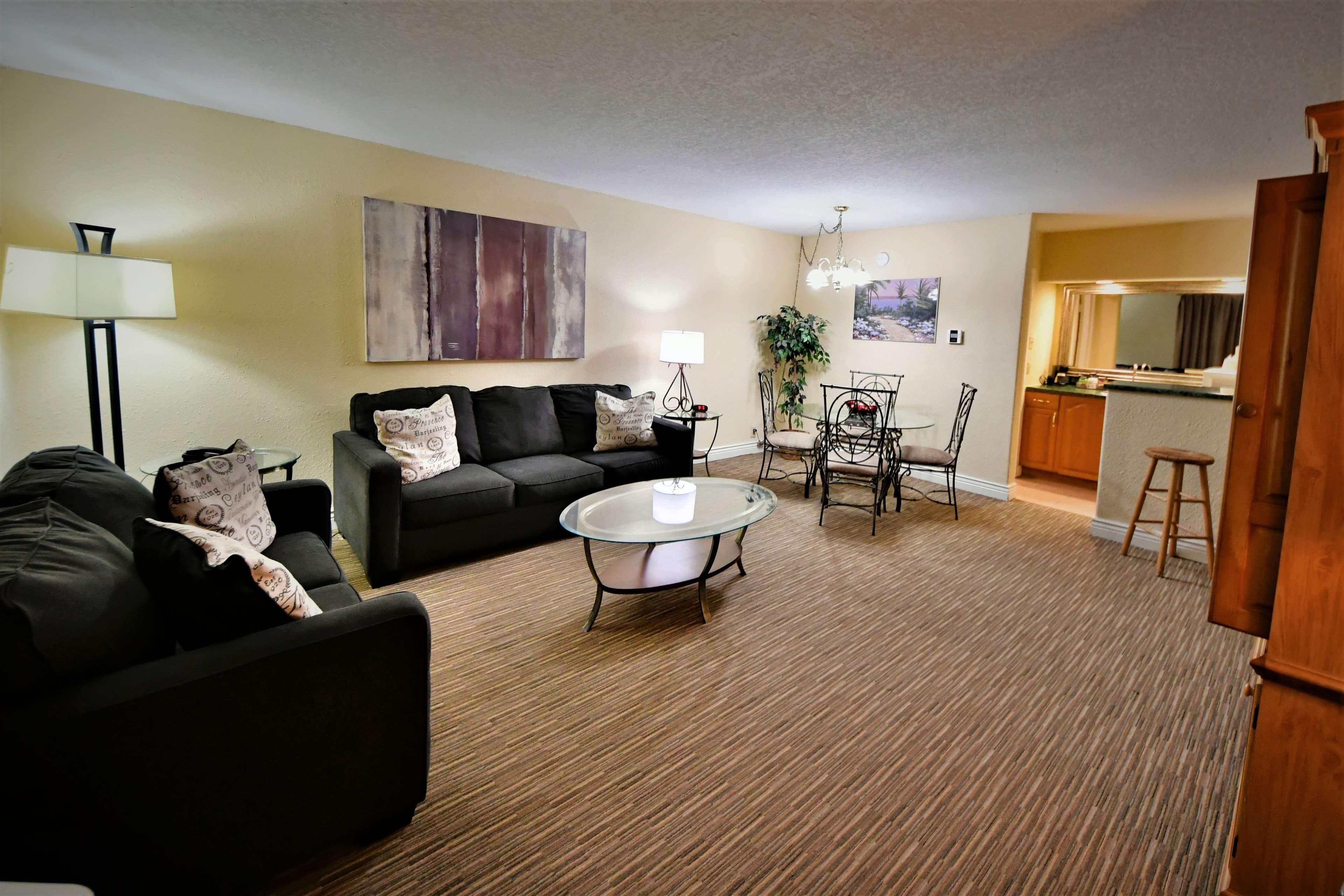 Hotel Ramada By Wyndham & Conference Center 3*
