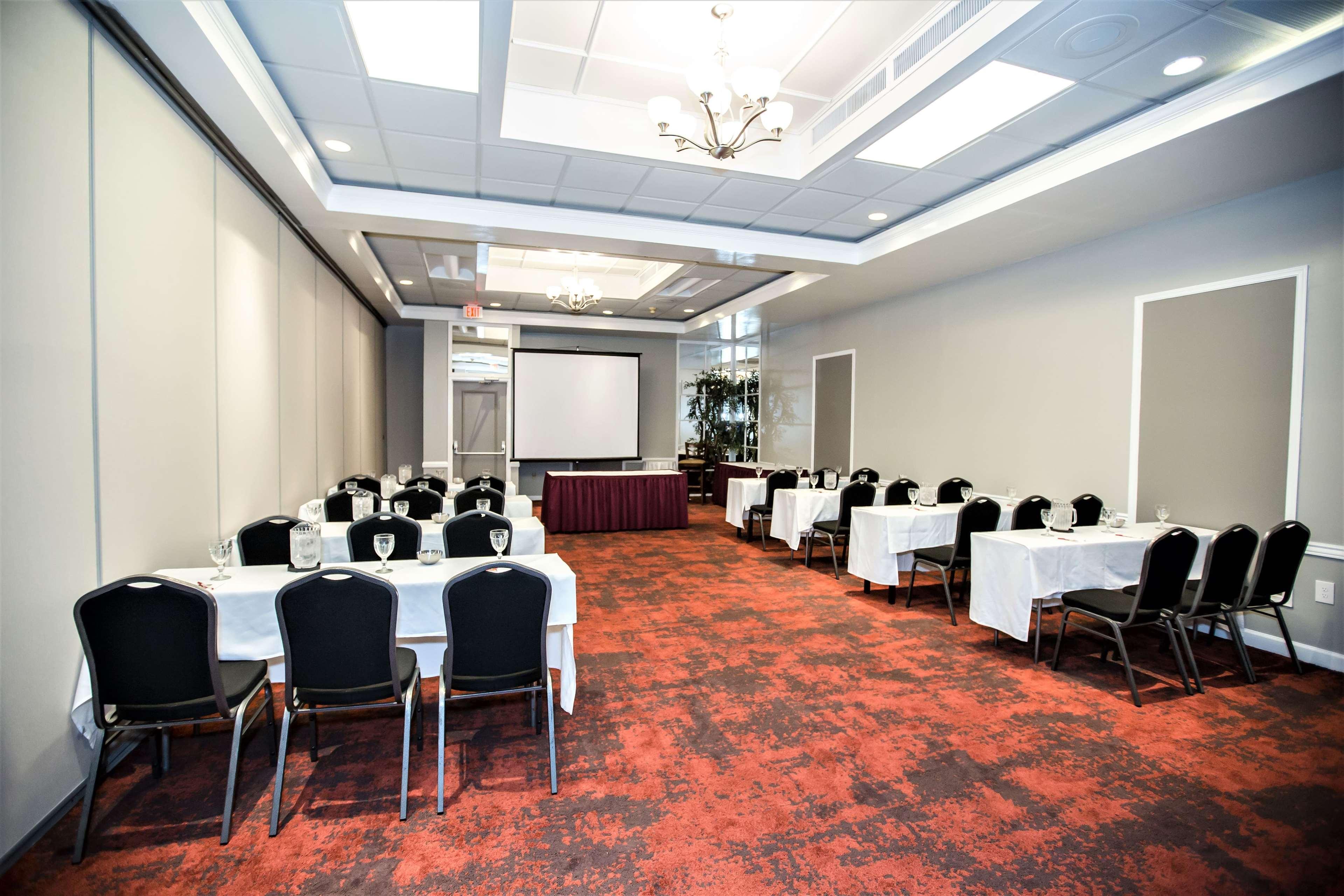 Hotel Ramada By Wyndham & Conference Center