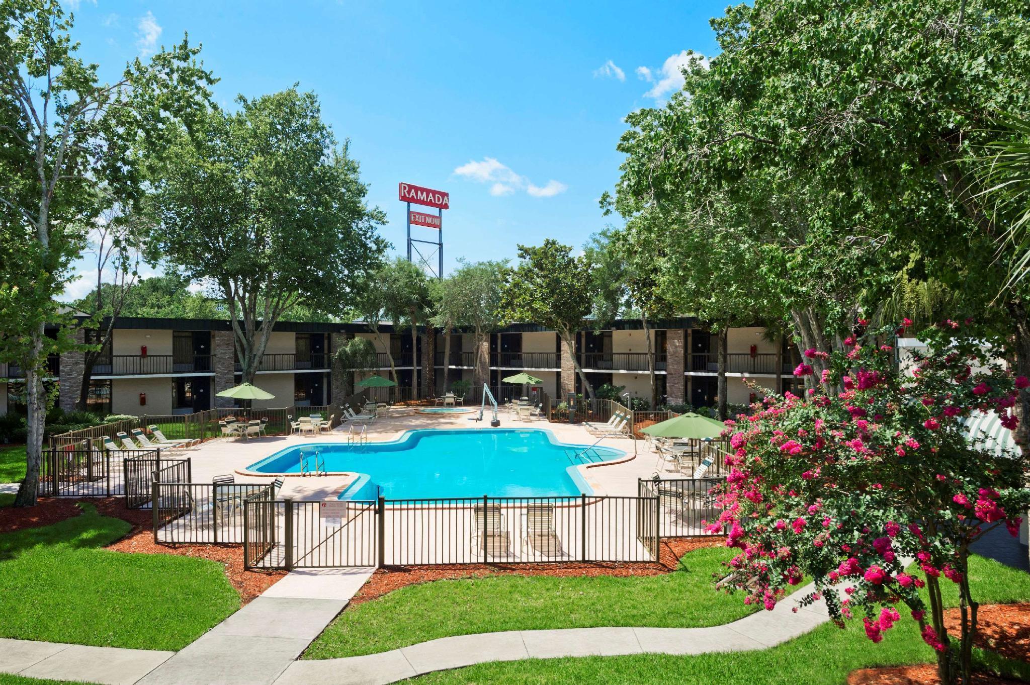 Ramada By Wyndham & Conference Center 3*