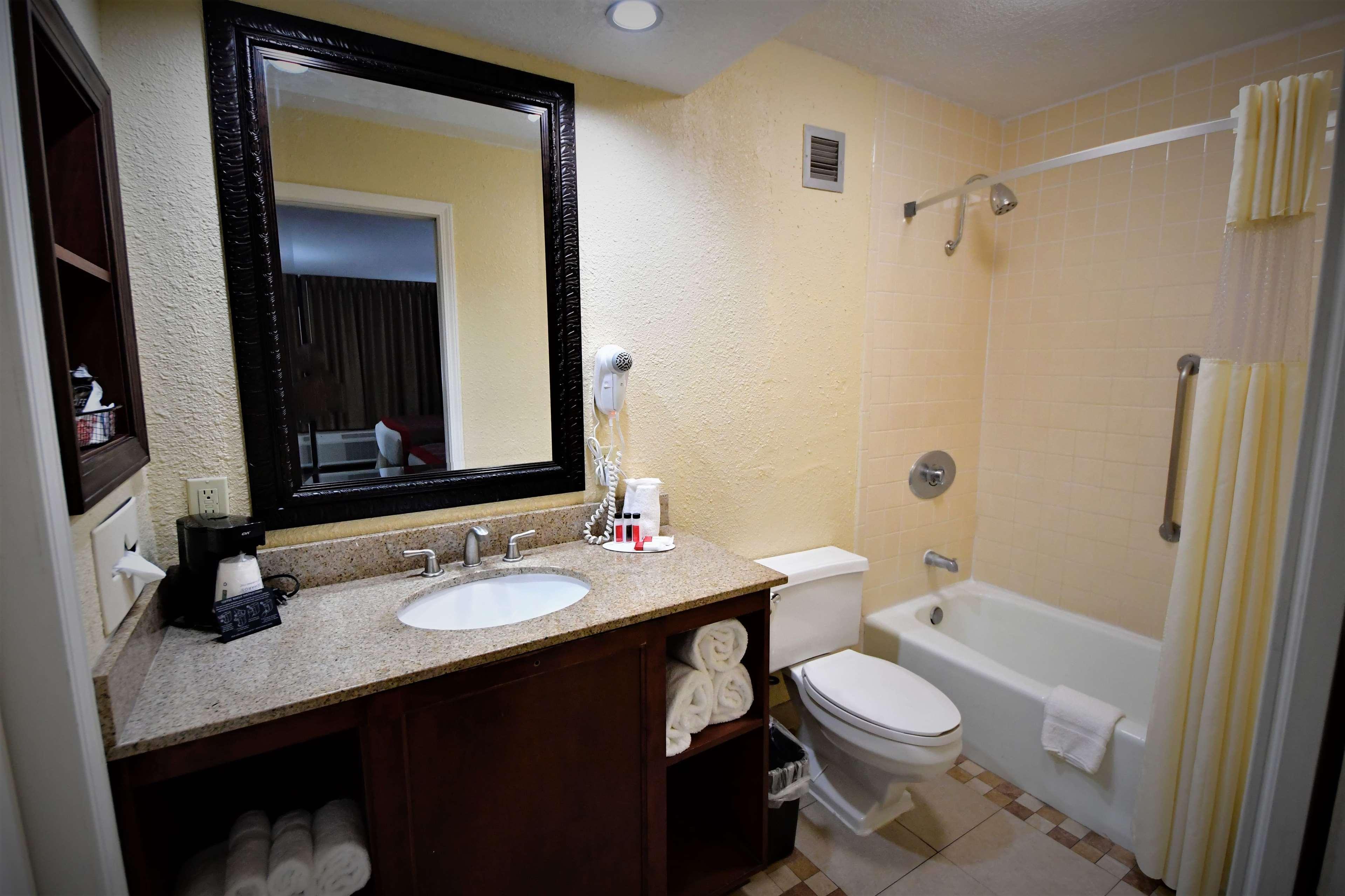 Ramada By Wyndham & Conference Center Hotel Jacksonville
