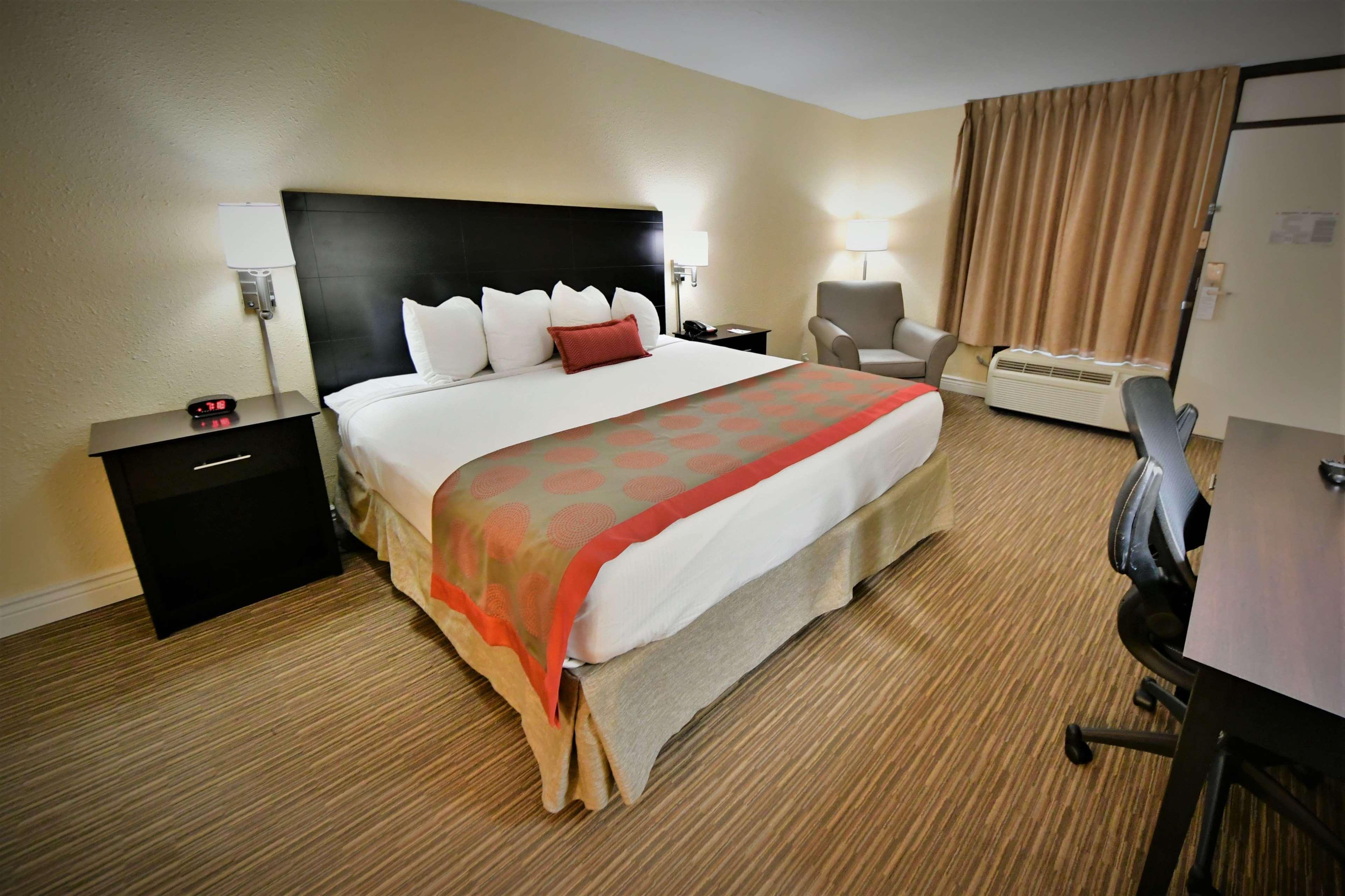 Ramada By Wyndham & Conference Center 3*