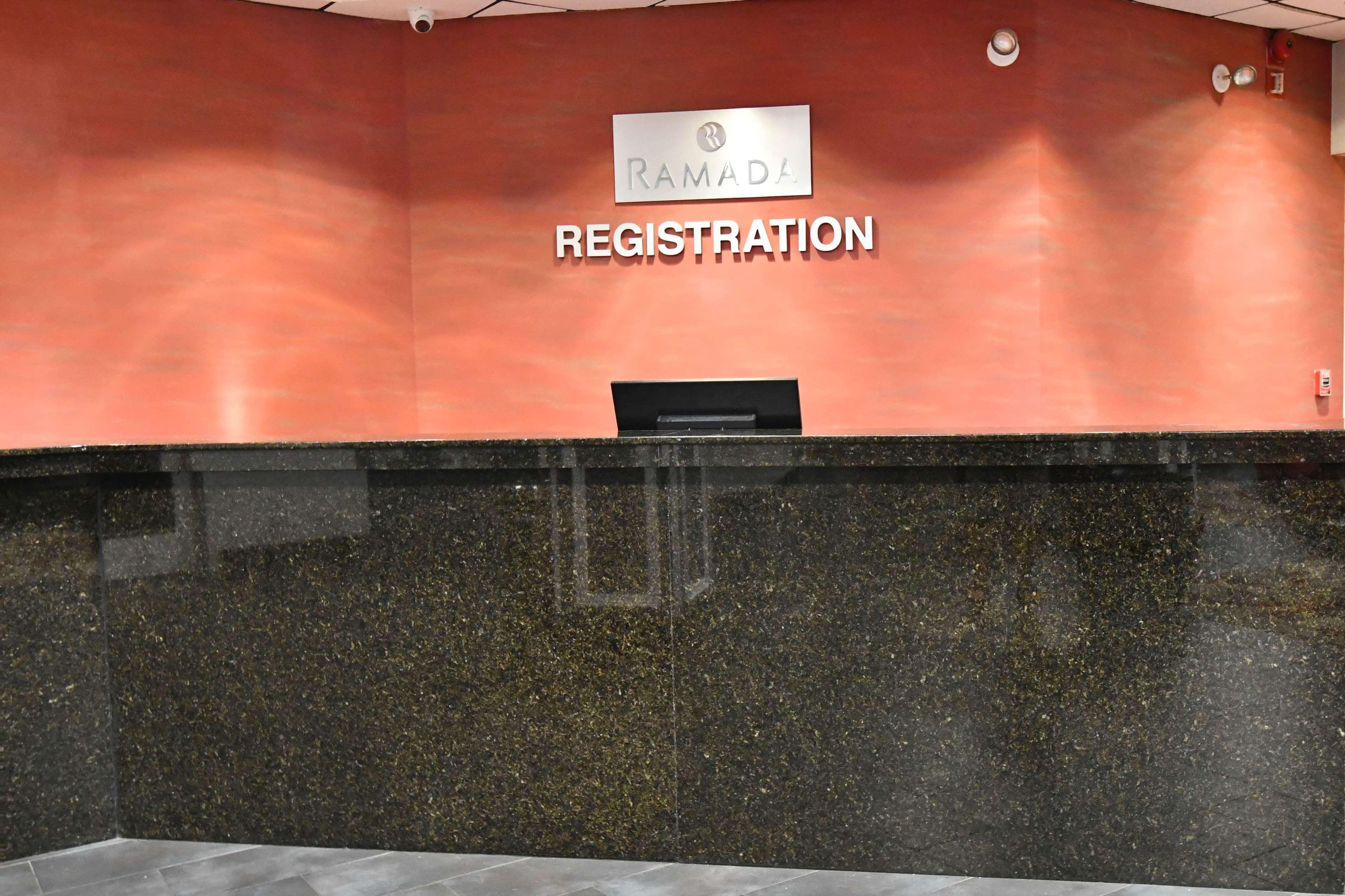 Hotel Ramada By Wyndham & Conference Center 3*
