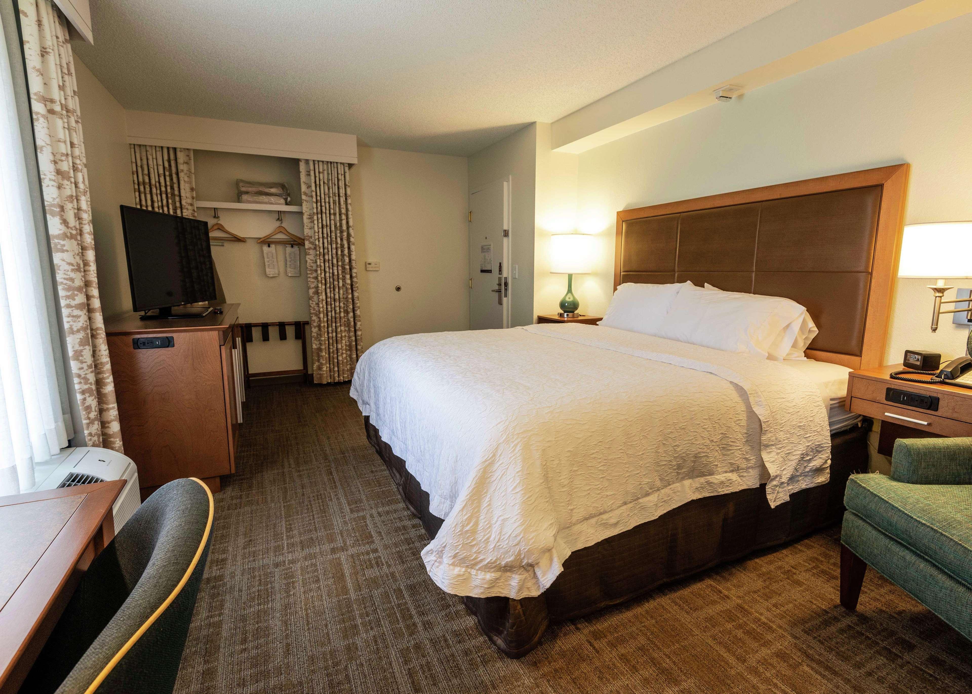 Hampton 4*