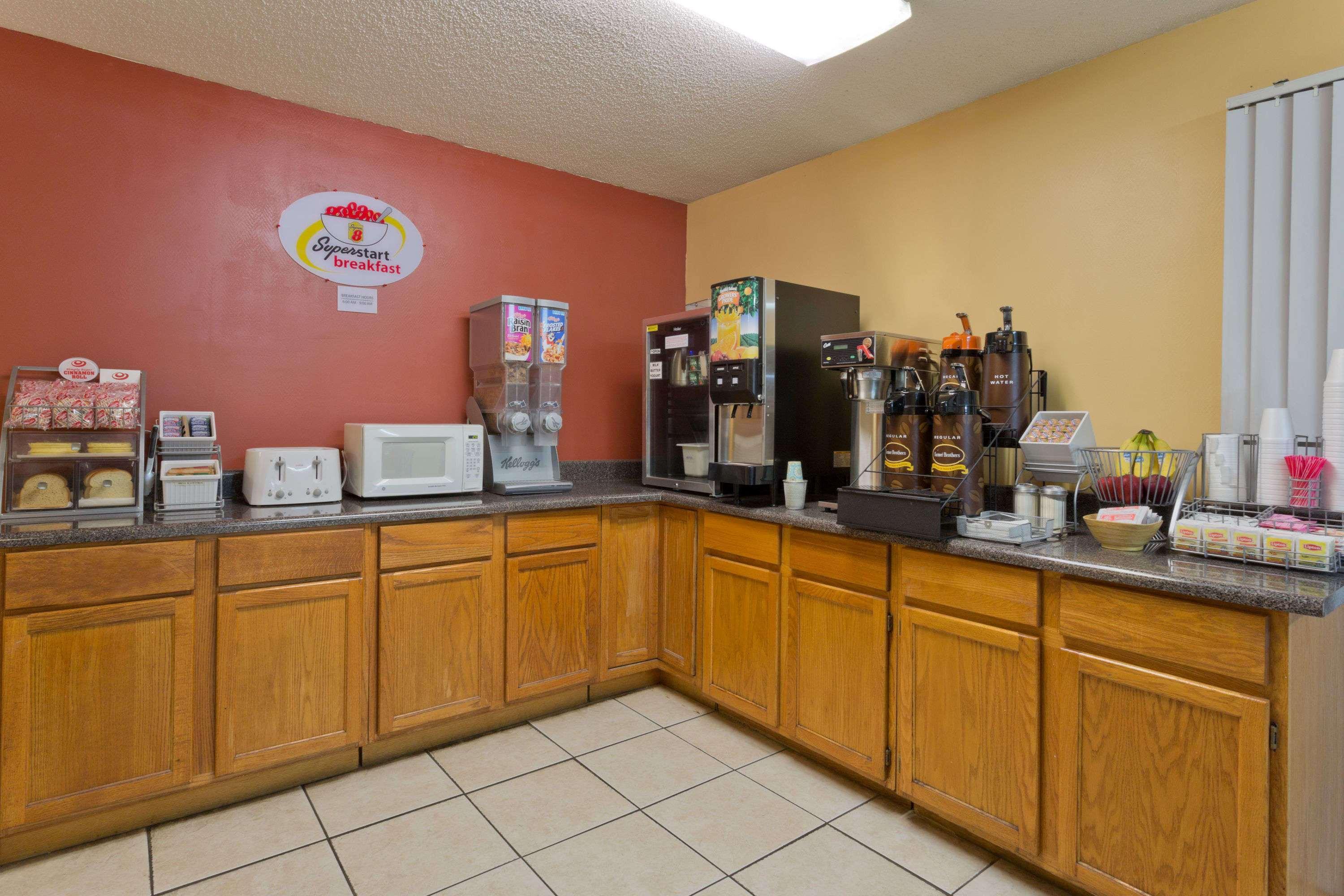 Hotel Super 8 By Wyndham 2*