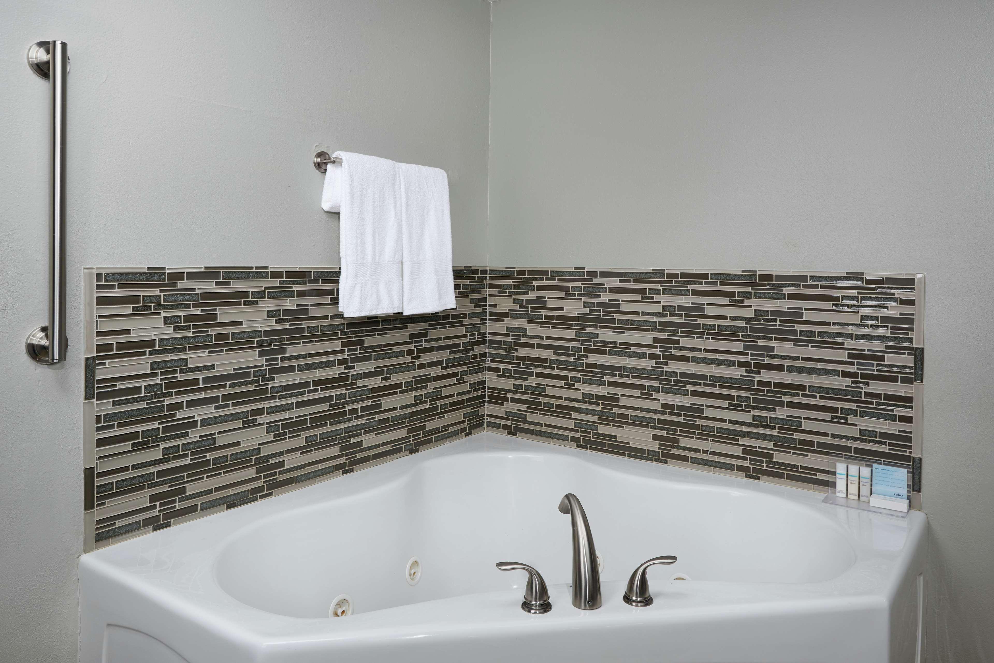 Hampton Juno Hotel 3*