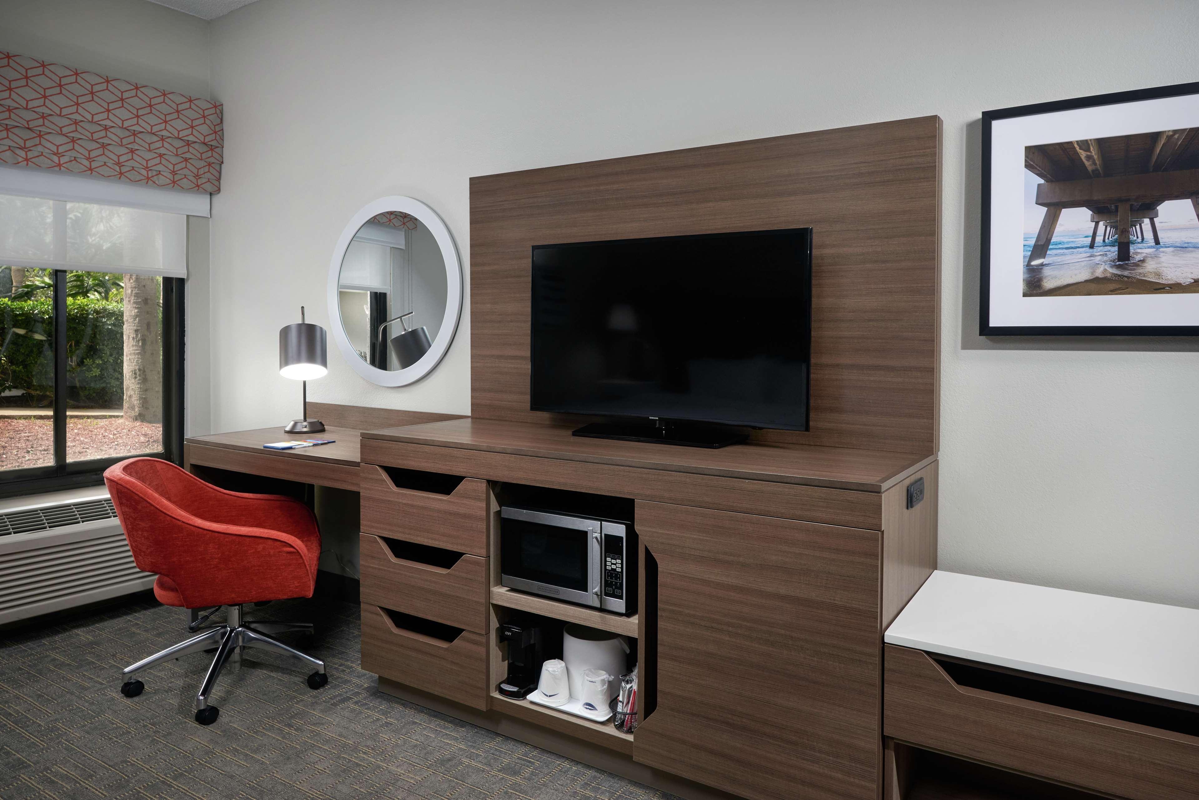 Hampton Juno Hotel 3*