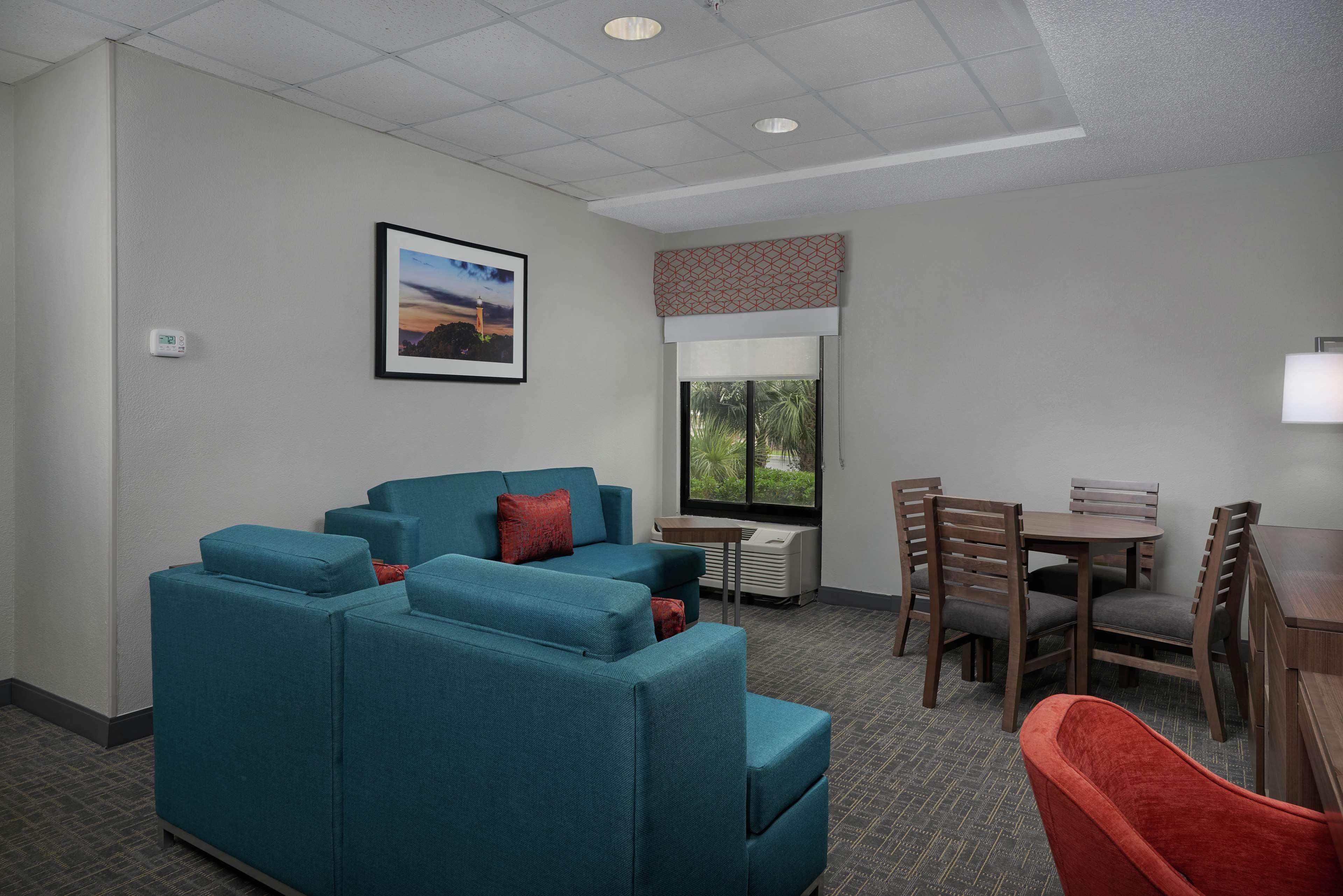 Hampton Juno Hotel