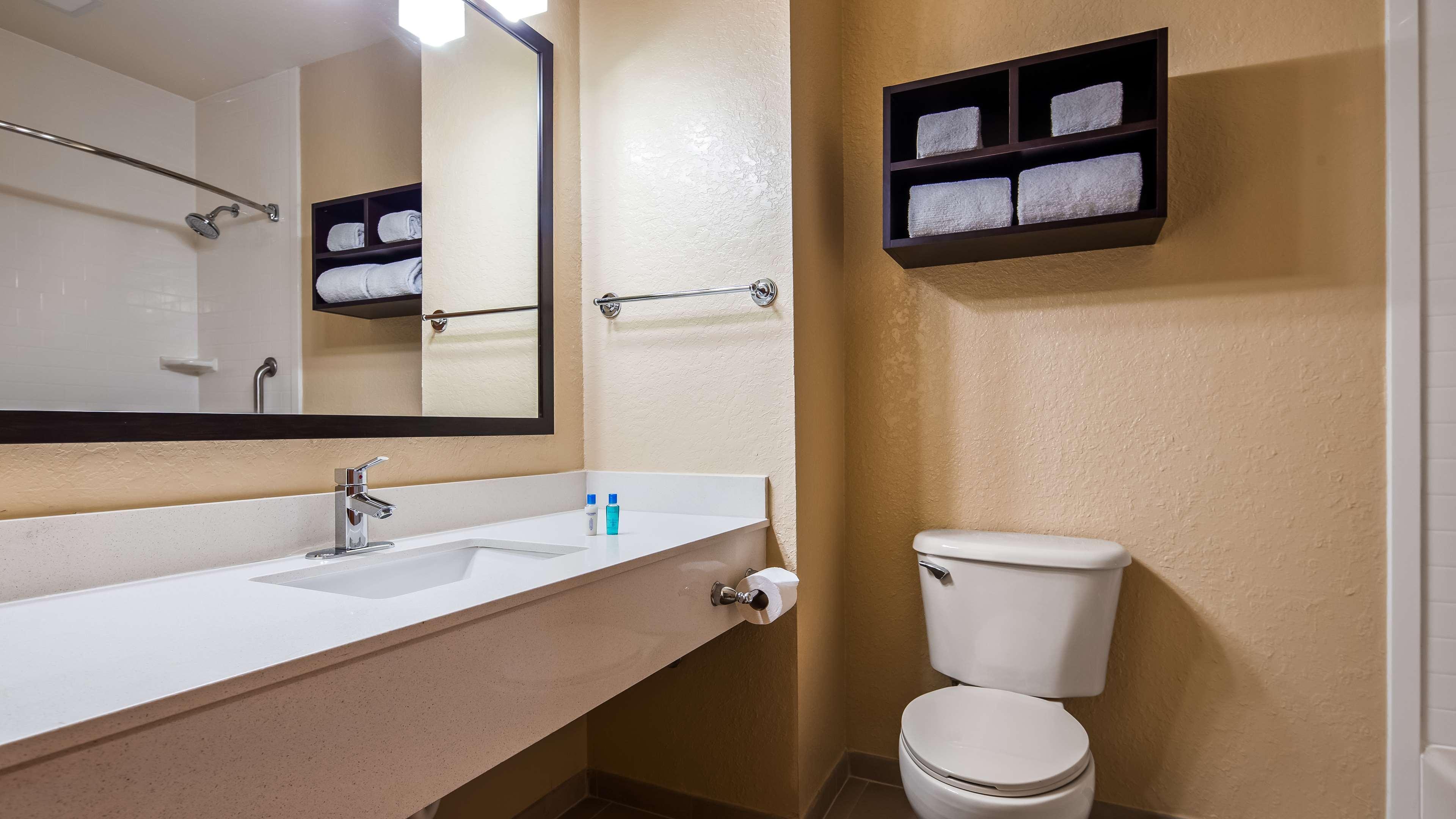 Western Edgewater Hotel 3*