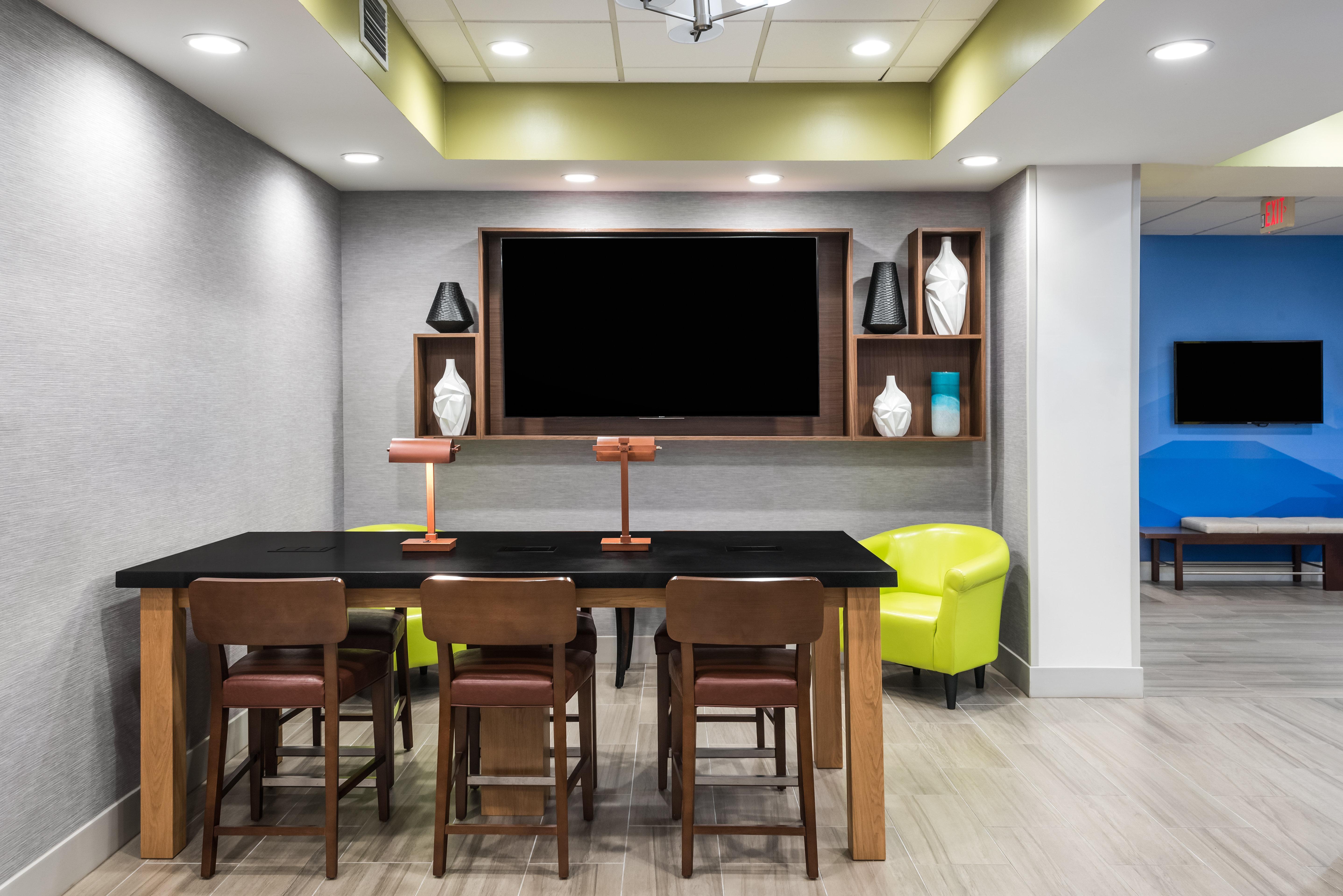 Express & By Ihg 2*
