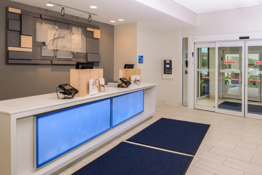 Hotel Express Melbourne West By Ihg 3*