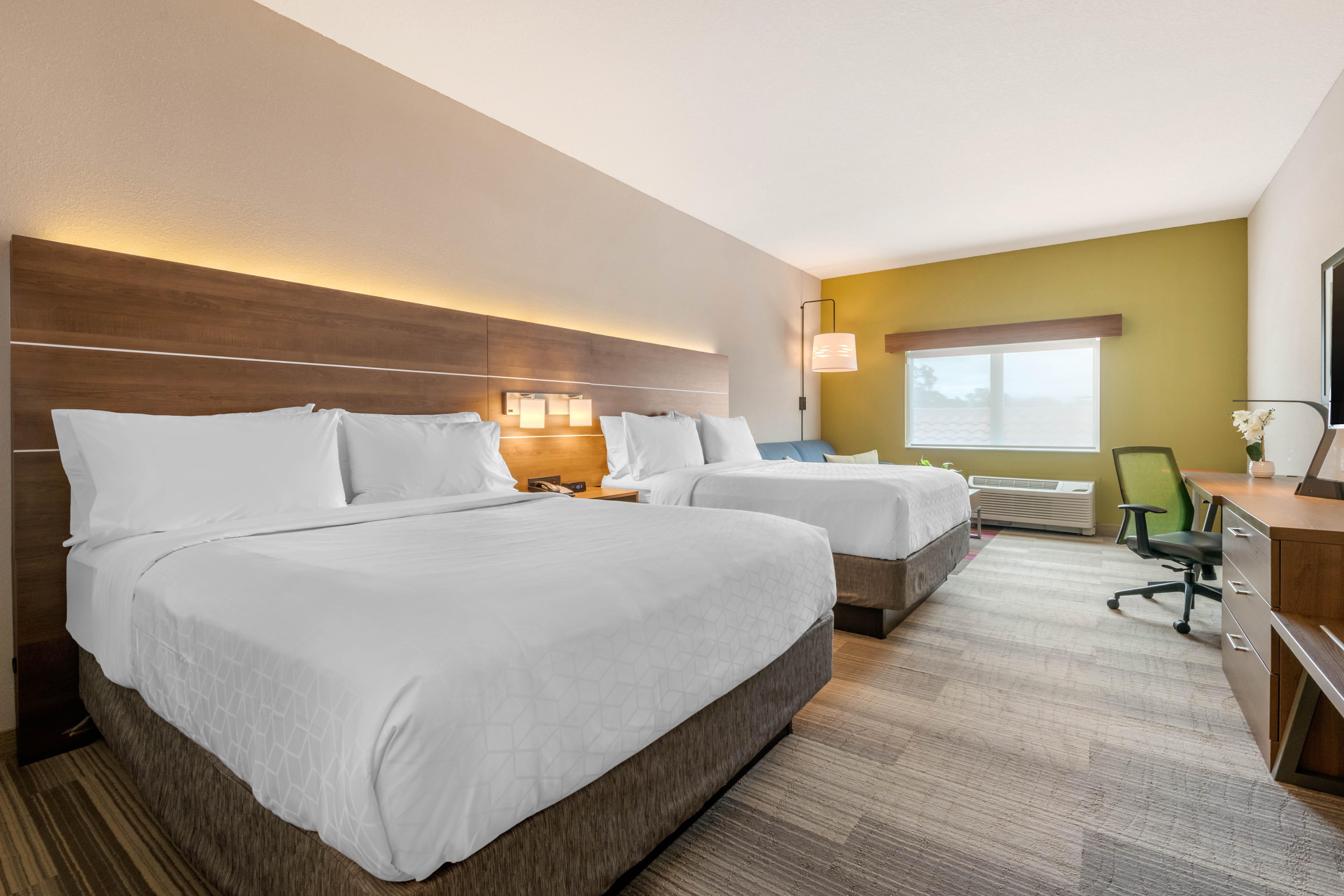 Holiday Inn Express & Suites - St. Petersburg - Madeira Beach By Ihg St. Petersburg