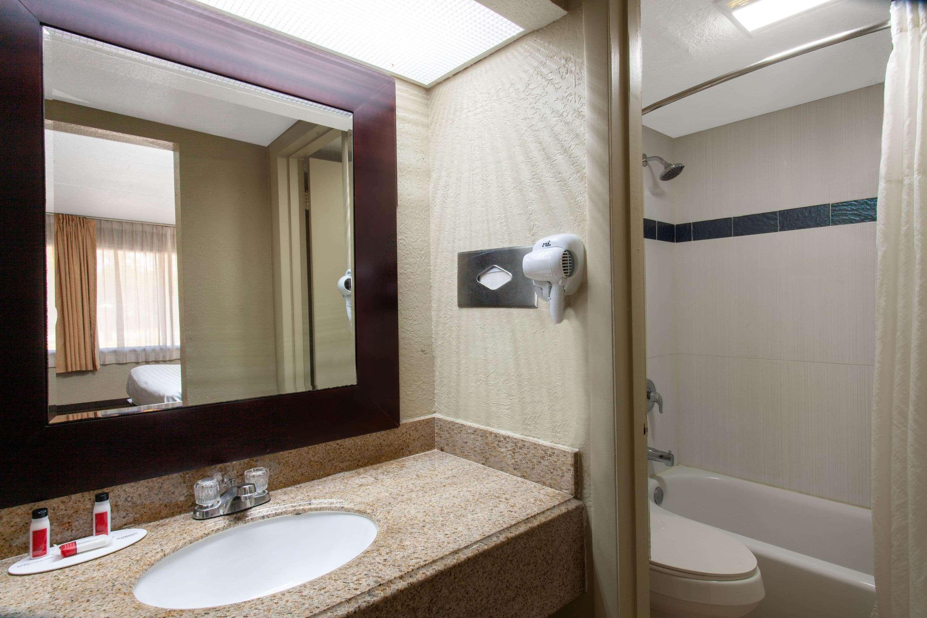 Travelodge By Wyndham Deltona