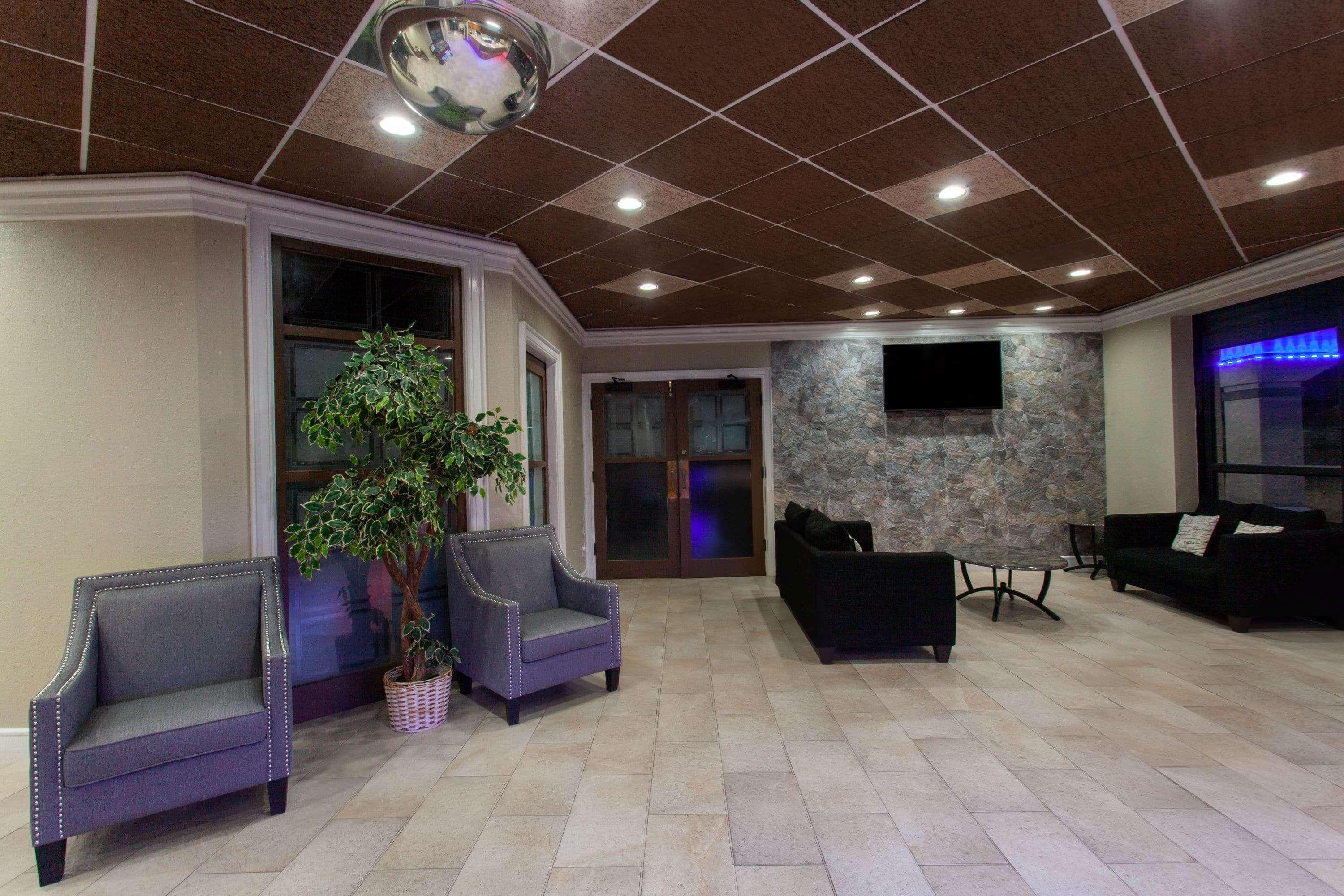 Travelodge By Wyndham Hotel 2*
