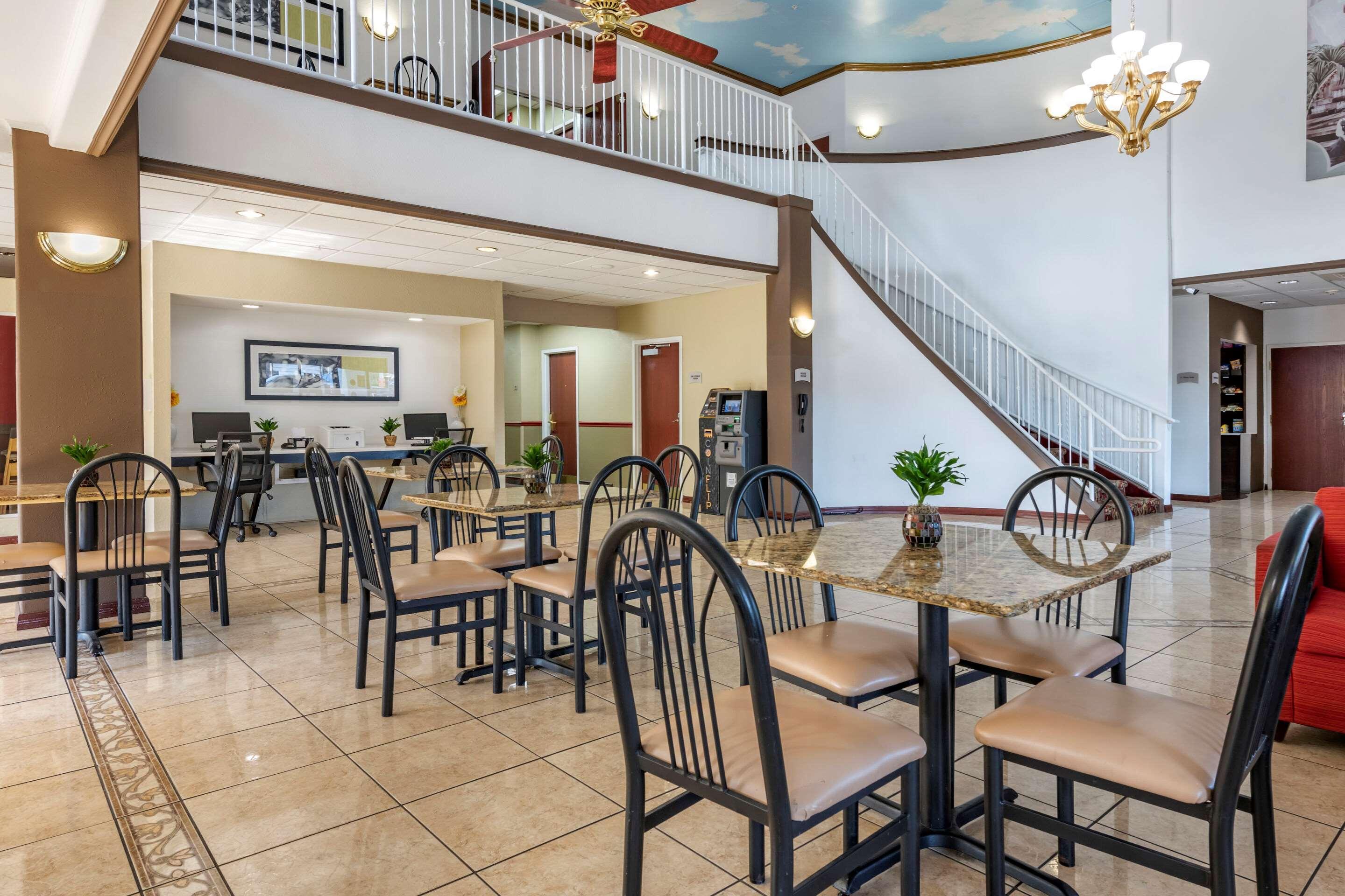 Quality Zephyrhills-dade Inn