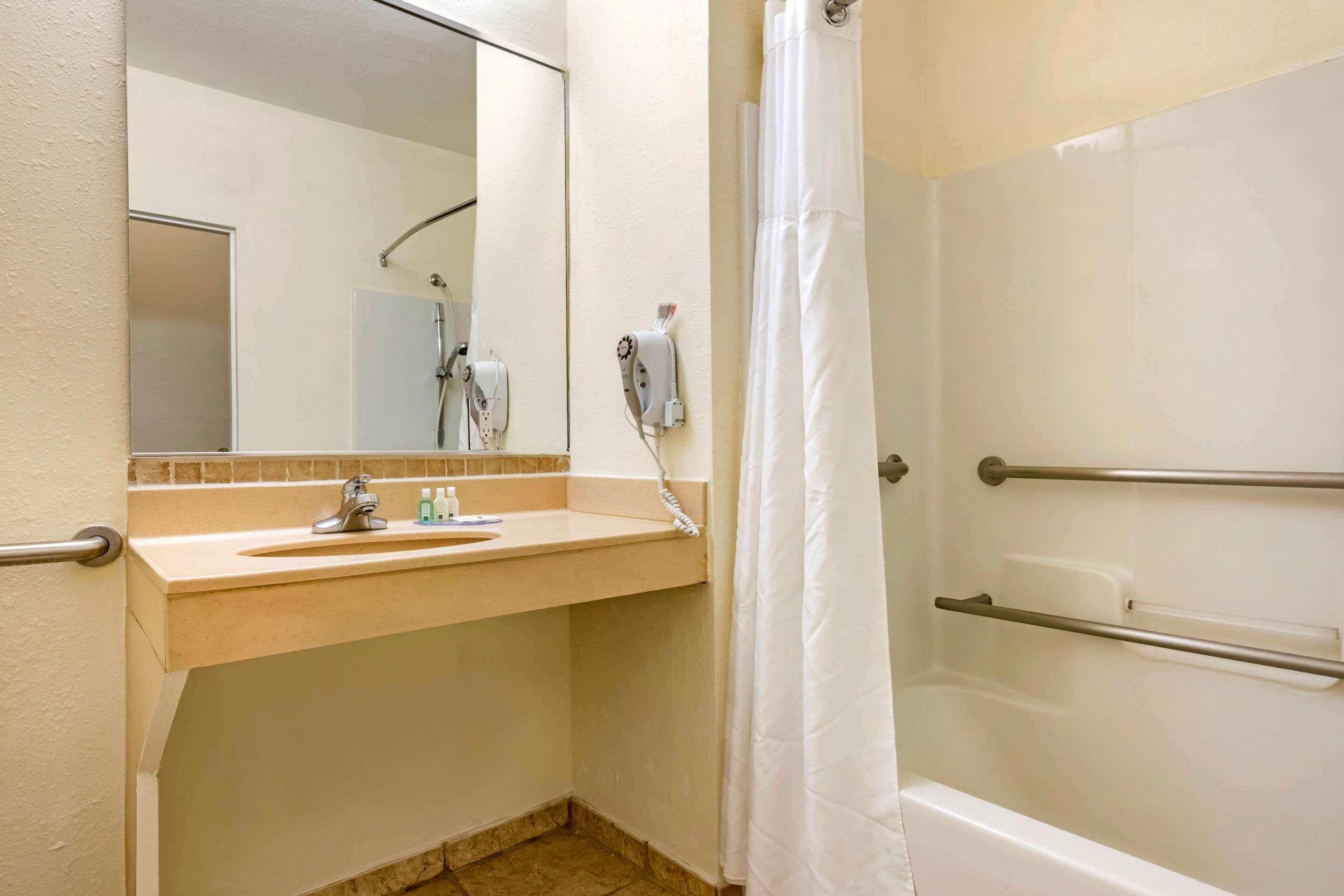 Inn Quality Zephyrhills-dade 3*