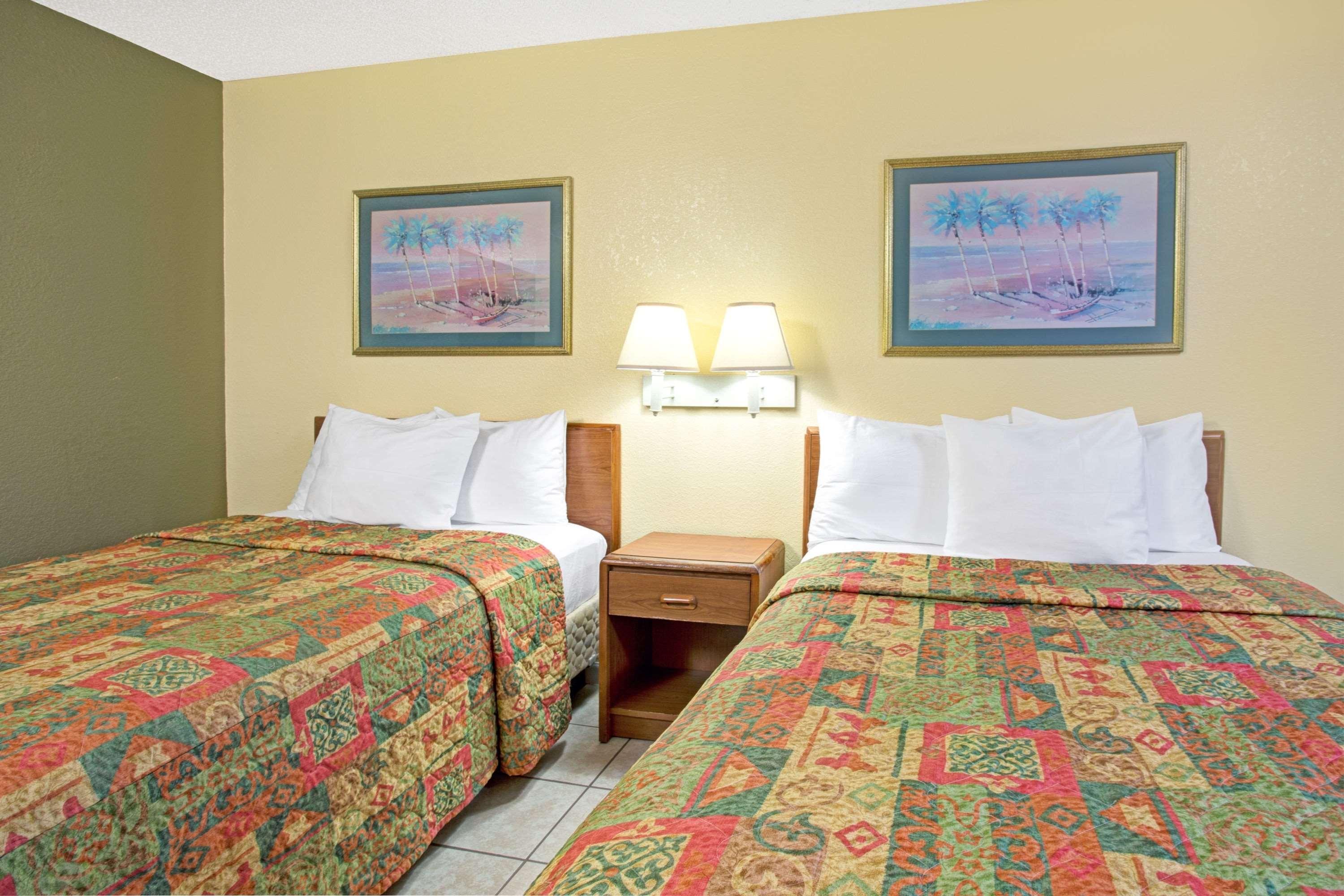 Days By Wyndham Cruiseport West At I-95/524 2*