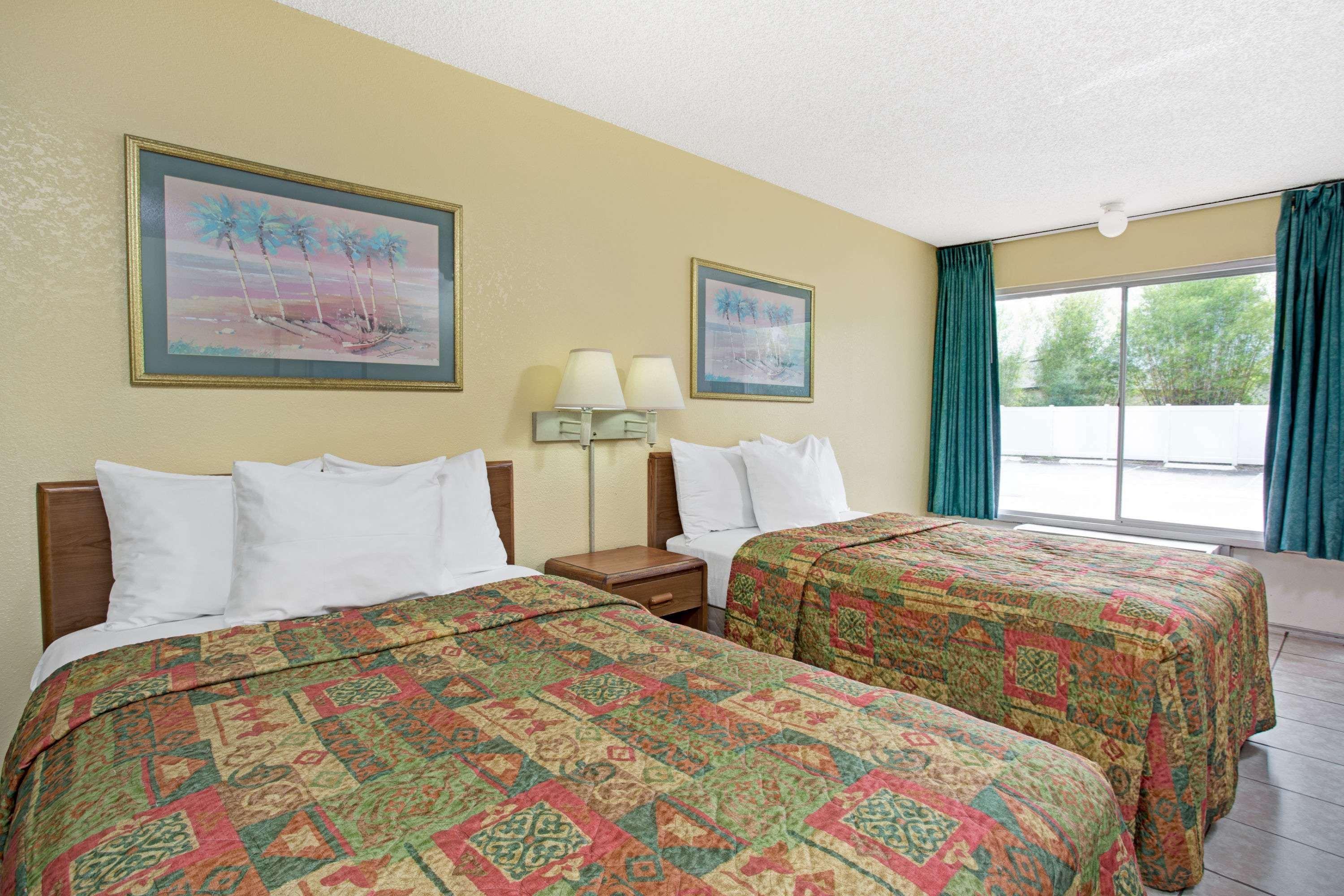 Hotel Days By Wyndham Cruiseport West At I-95/524 Cocoa