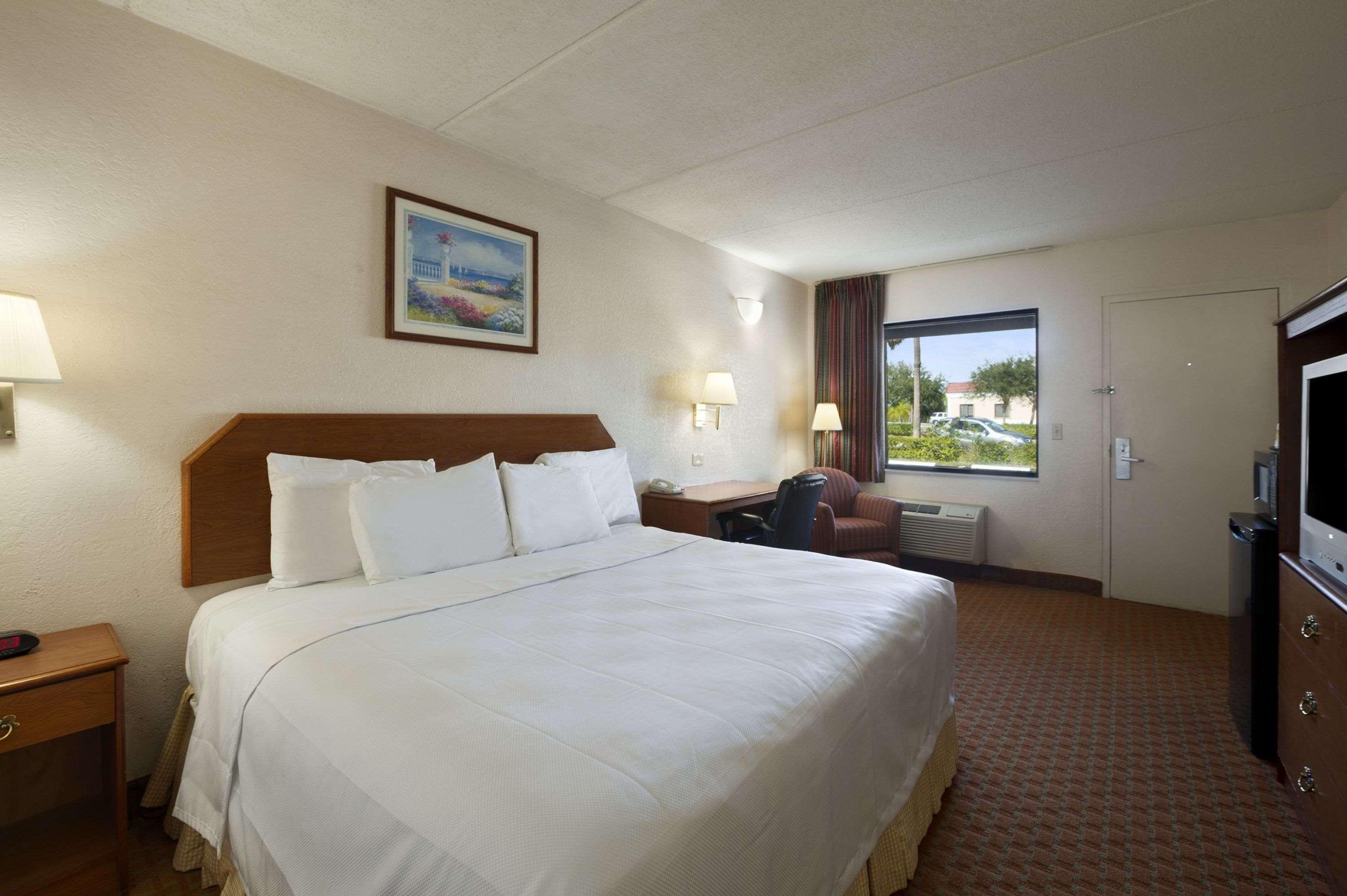 Super 8 By Wyndham North Palm Motel