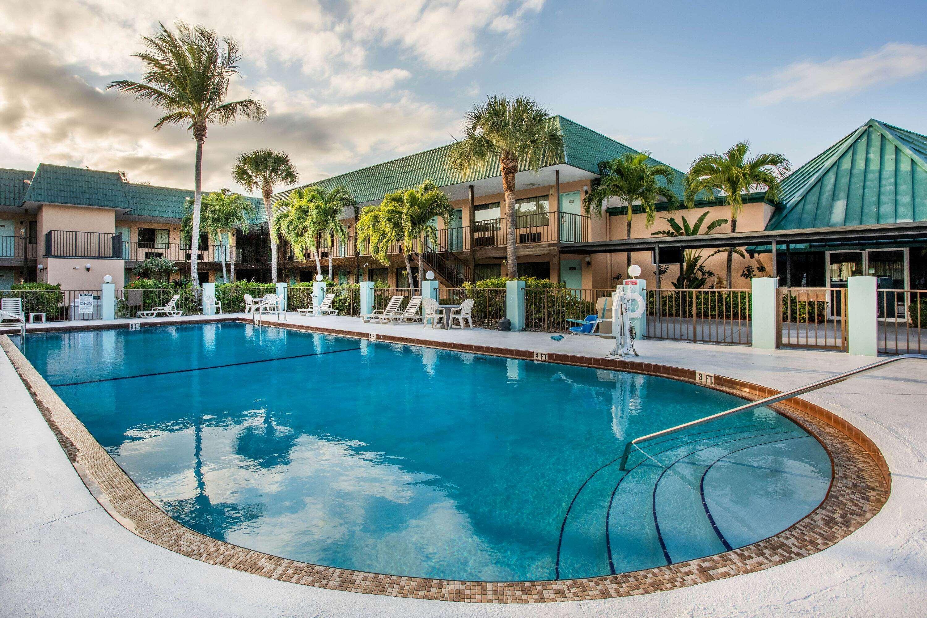 Super 8 By Wyndham North Palm Motel North Palm Beach